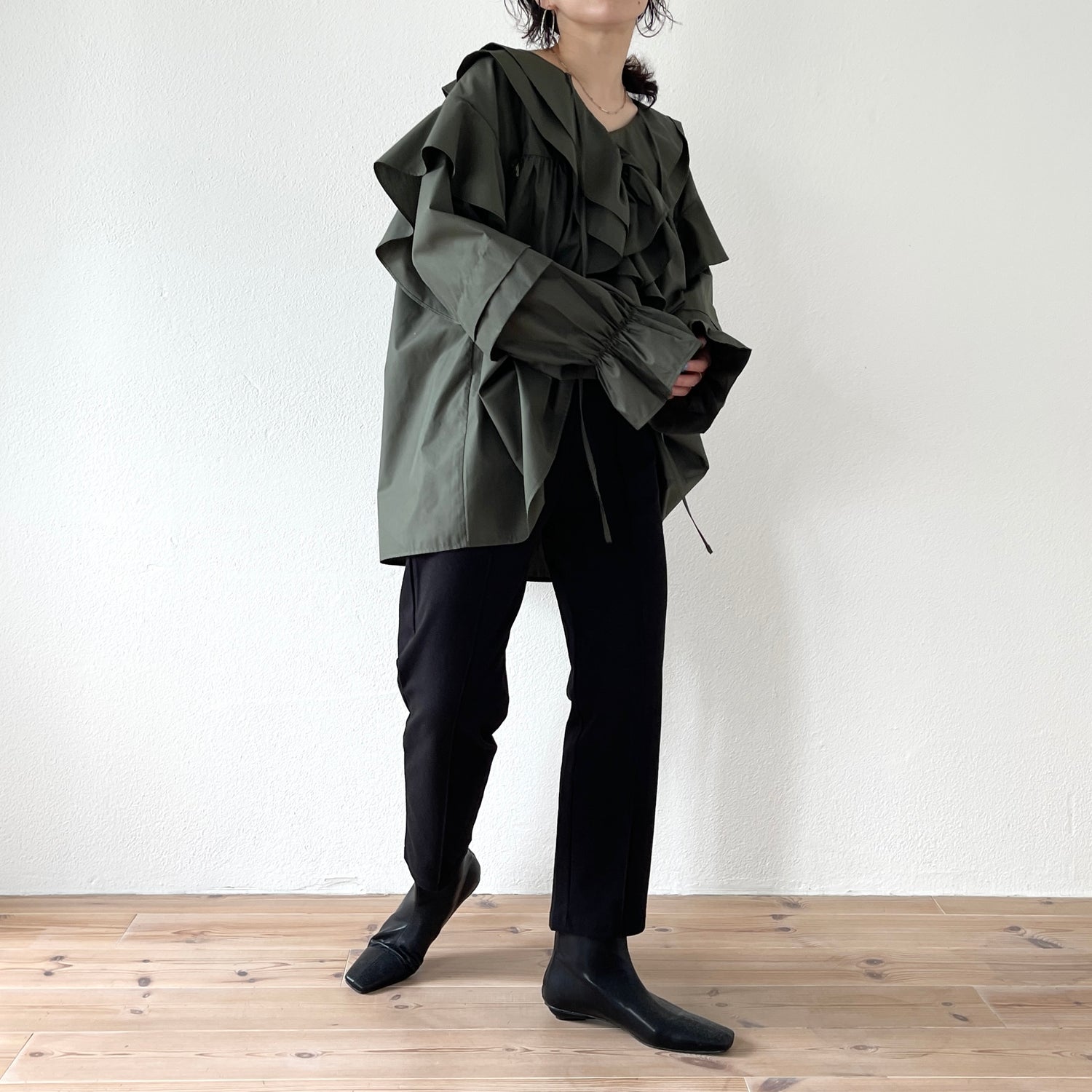 big collar frill blouse / khaki