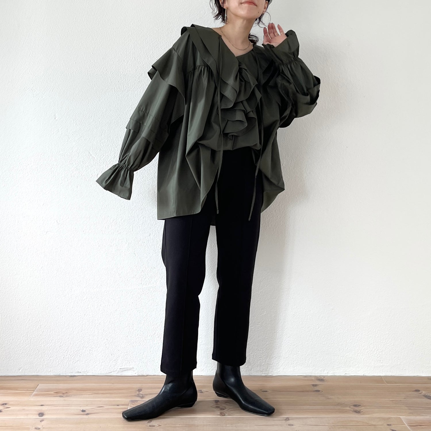 big collar frill blouse / khaki