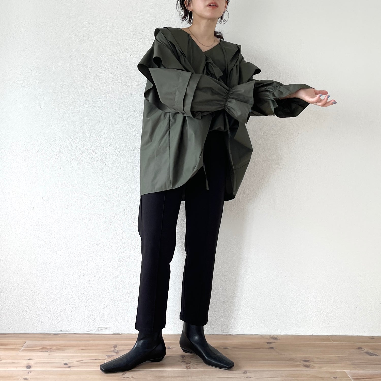 big collar frill blouse / khaki