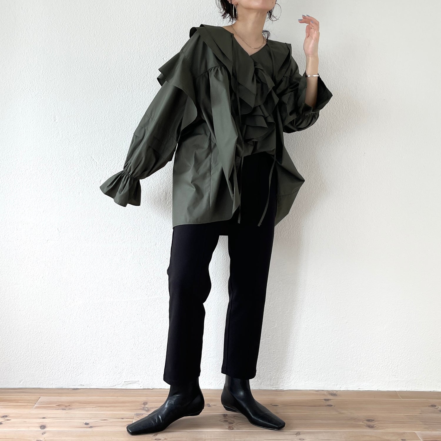 big collar frill blouse / khaki
