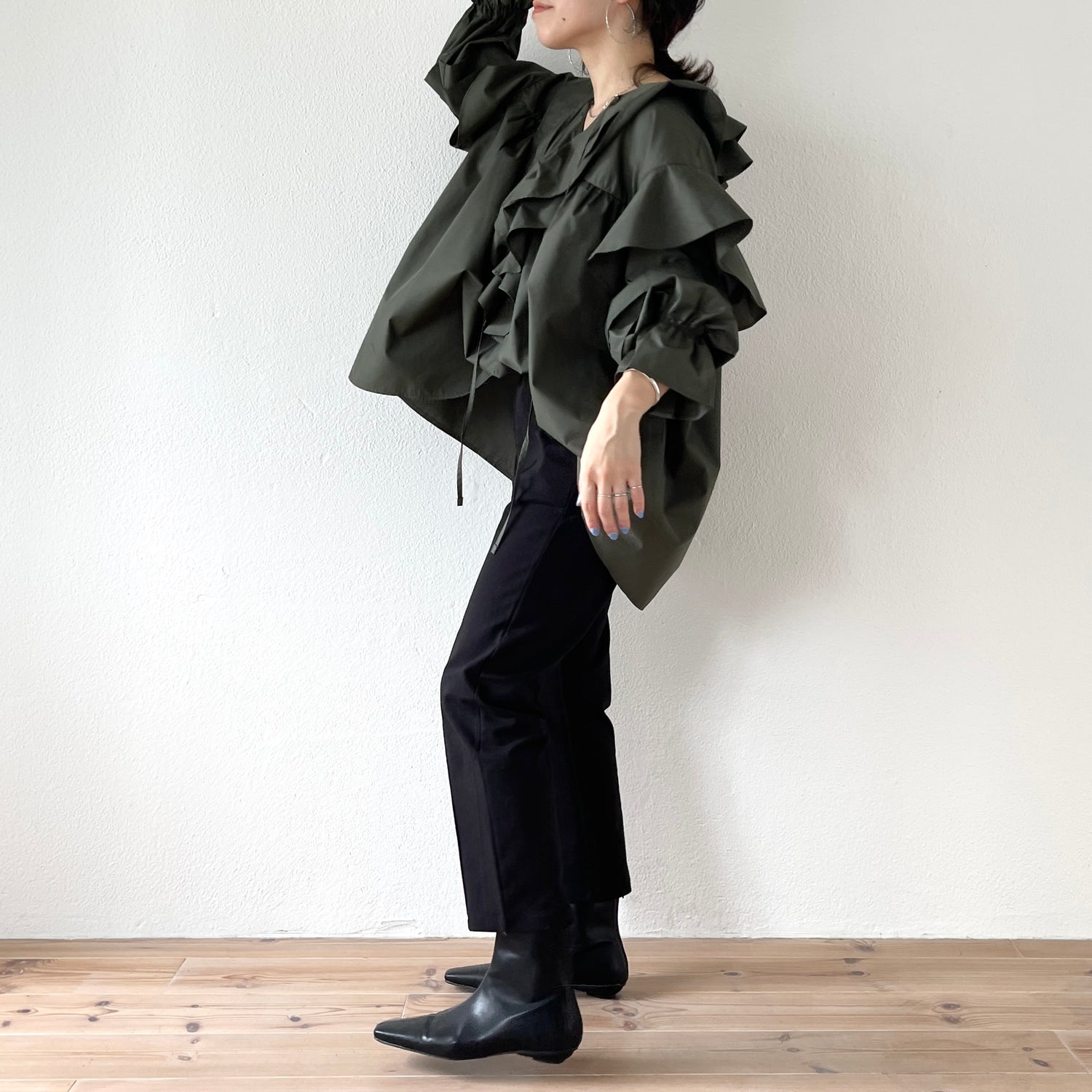 big collar frill blouse / khaki