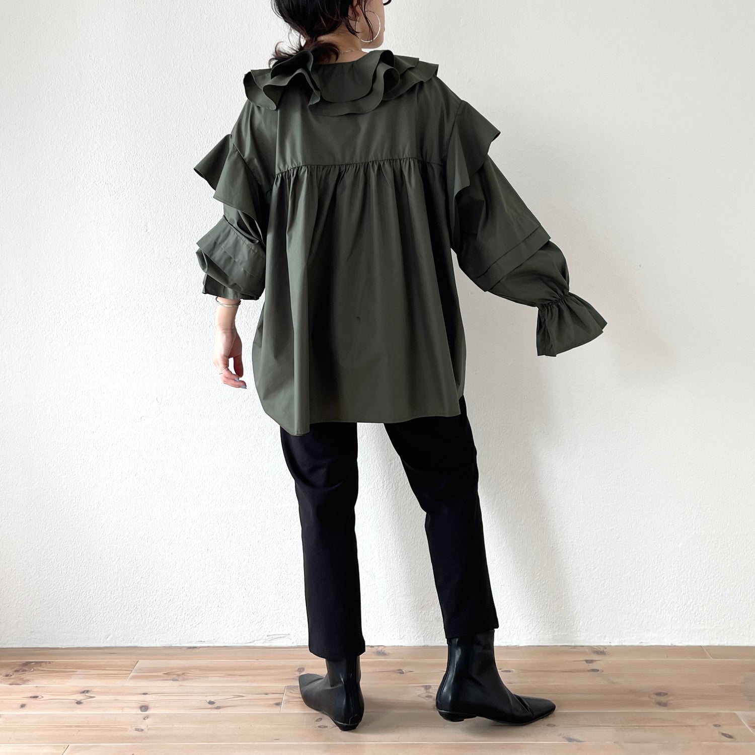 big collar frill blouse / khaki