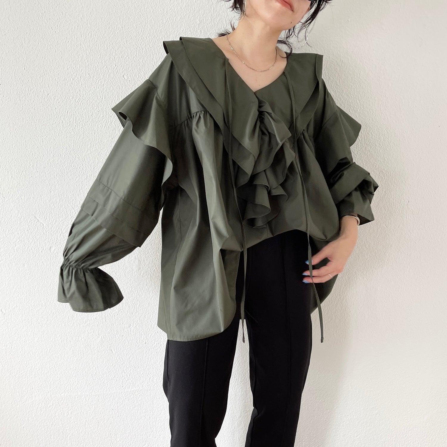 big collar frill blouse / khaki