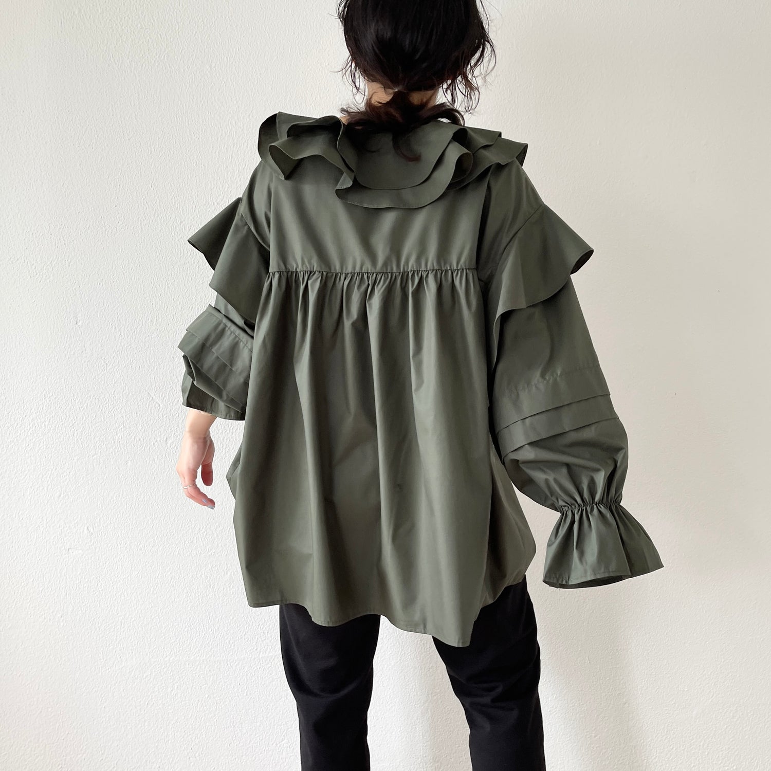 big collar frill blouse / khaki