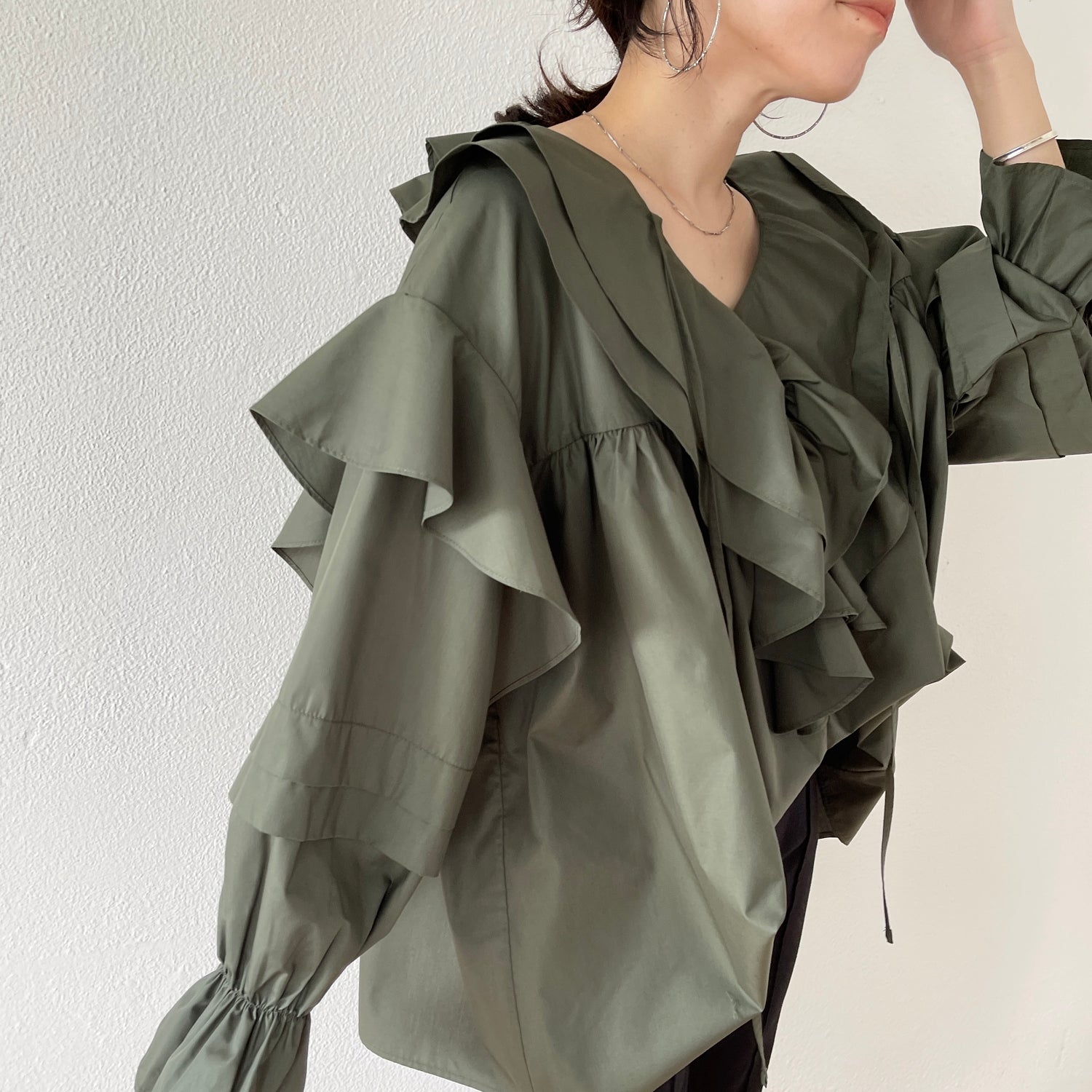 big collar frill blouse / khaki