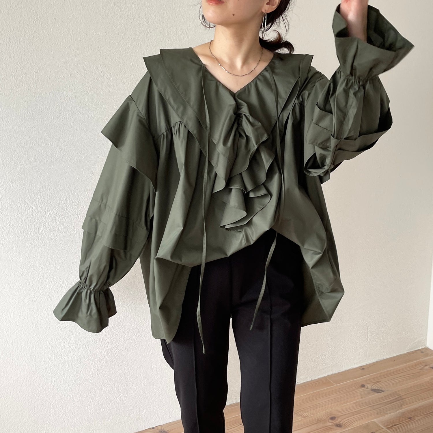 big collar frill blouse / khaki