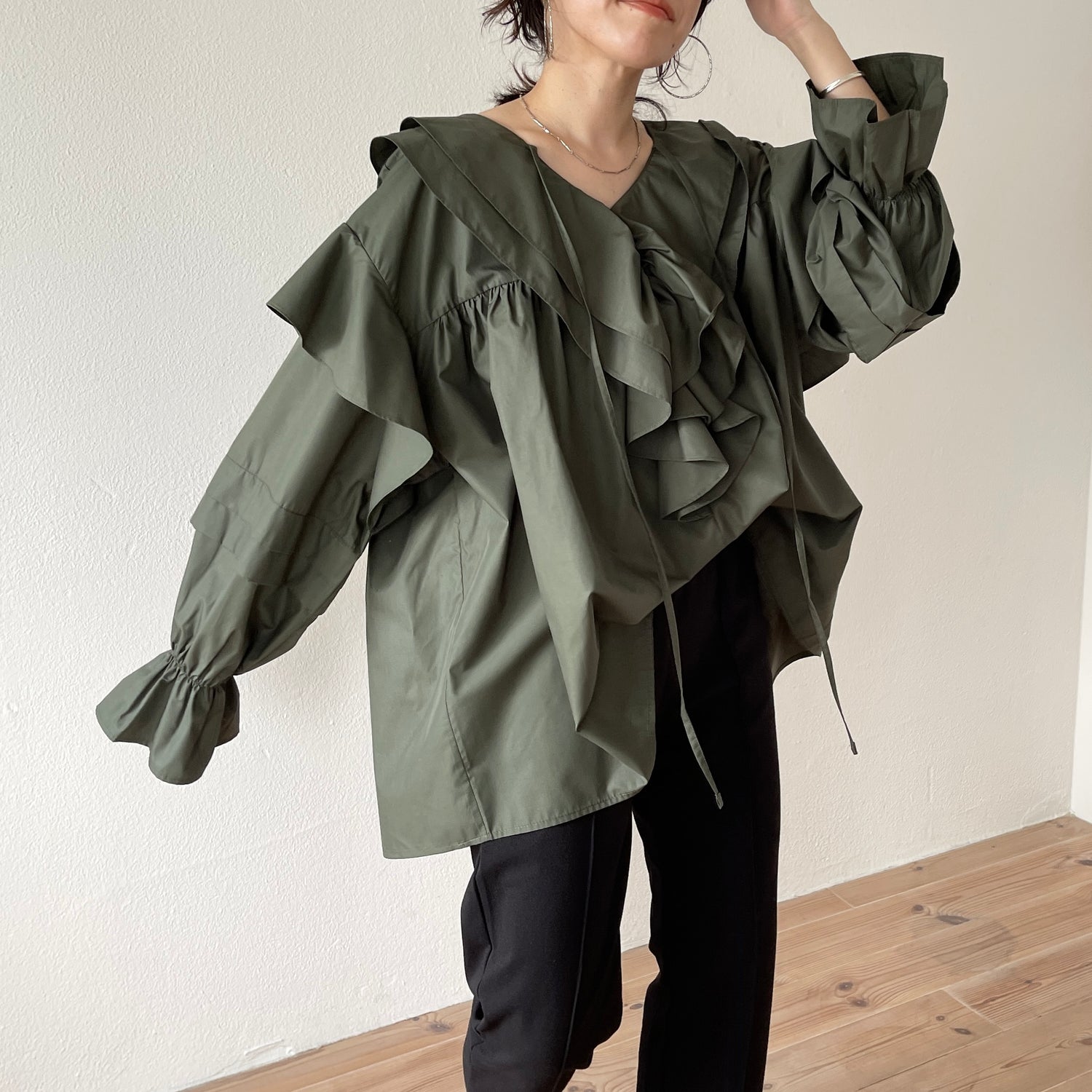 big collar frill blouse / khaki