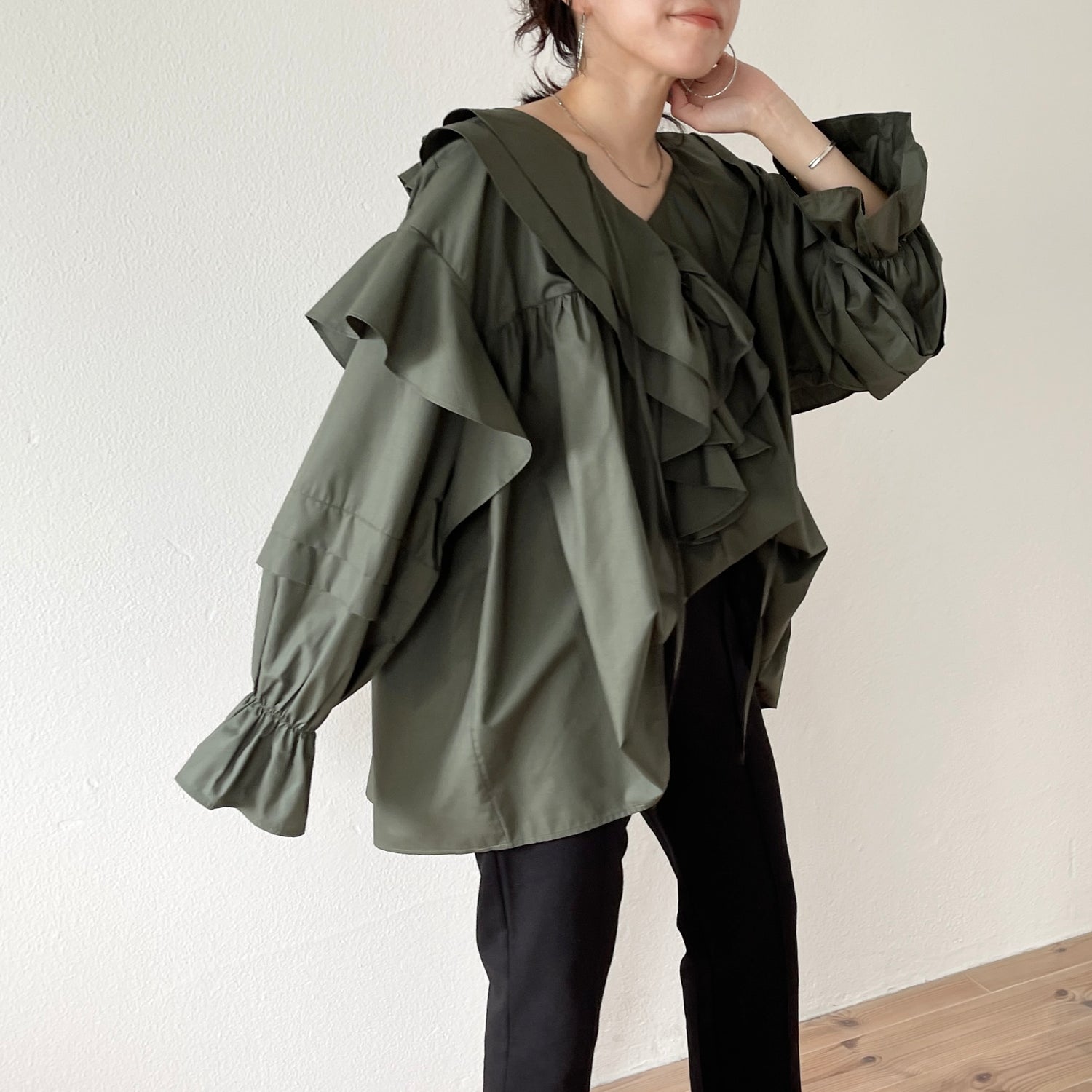 big collar frill blouse / khaki