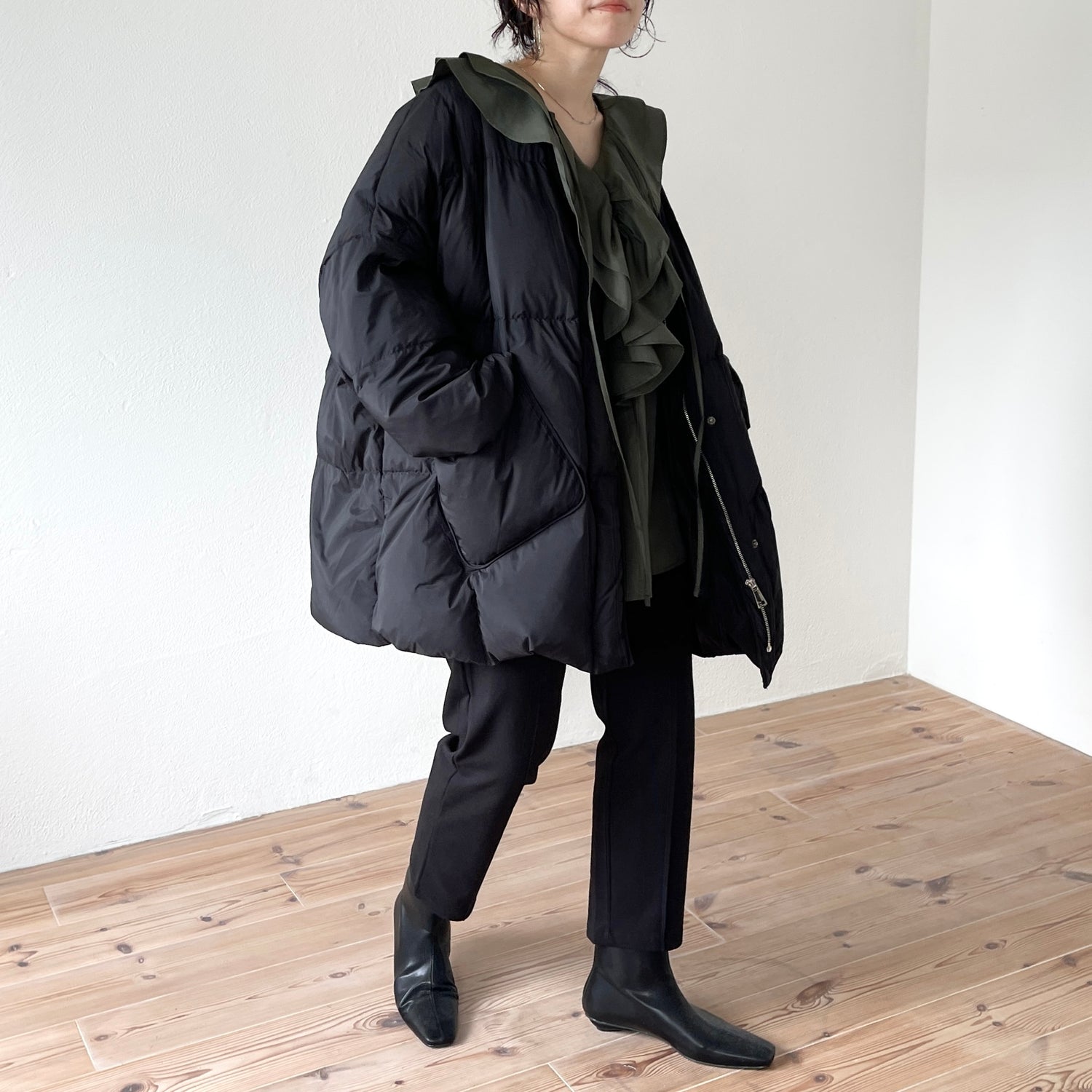 big collar frill blouse / khaki