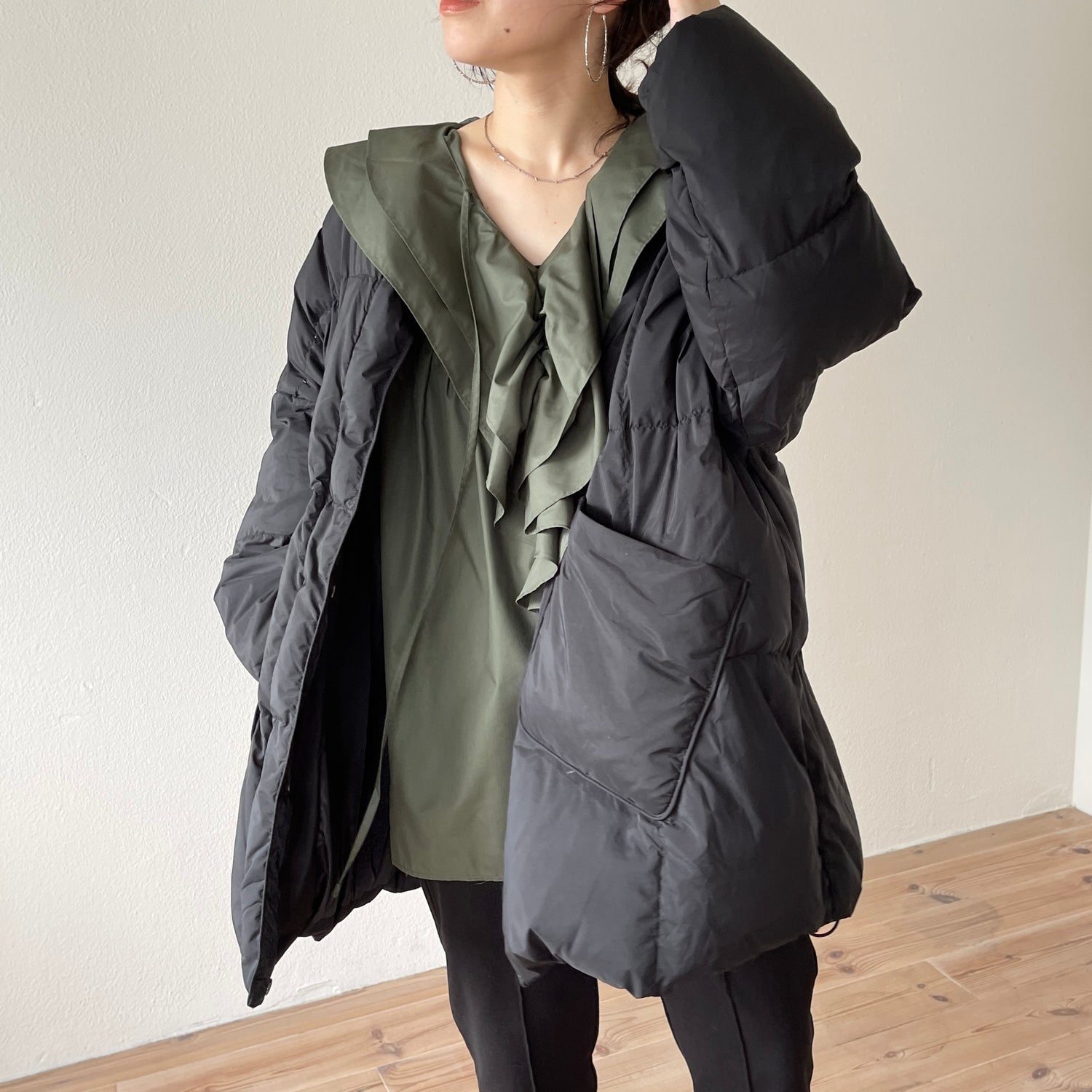 big collar frill blouse / khaki