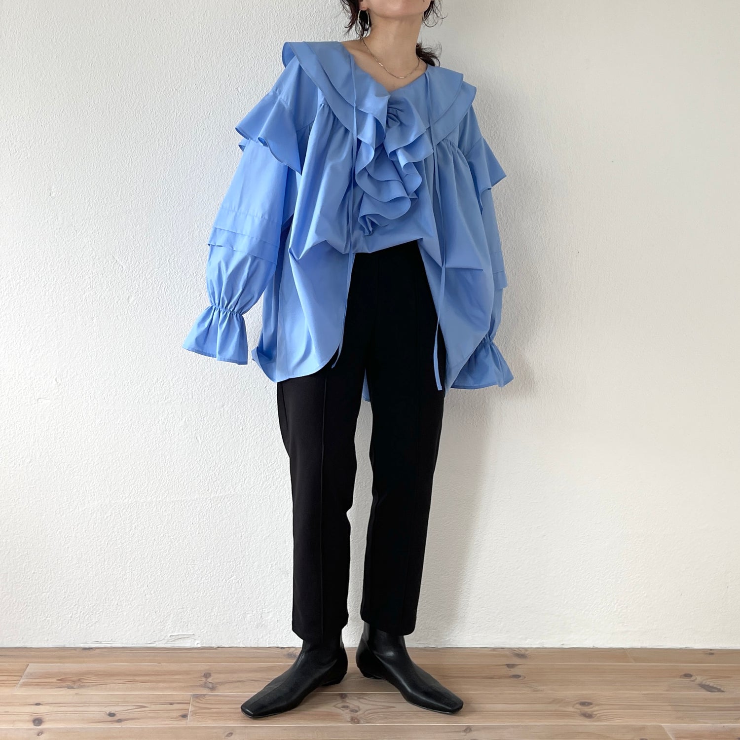 big collar frill blouse / blue