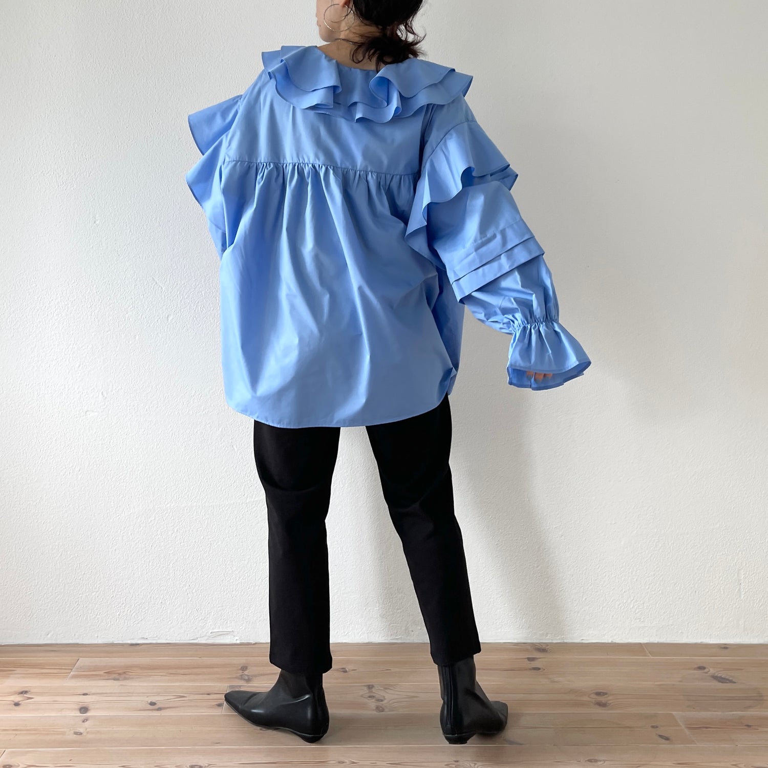 big collar frill blouse / blue