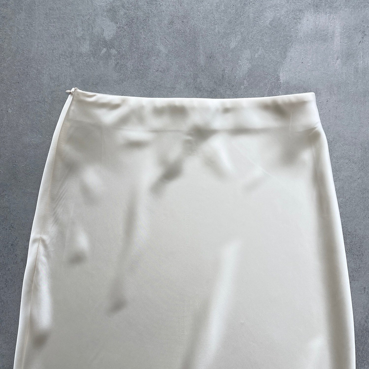 style up relax satin flare skirt / ivory