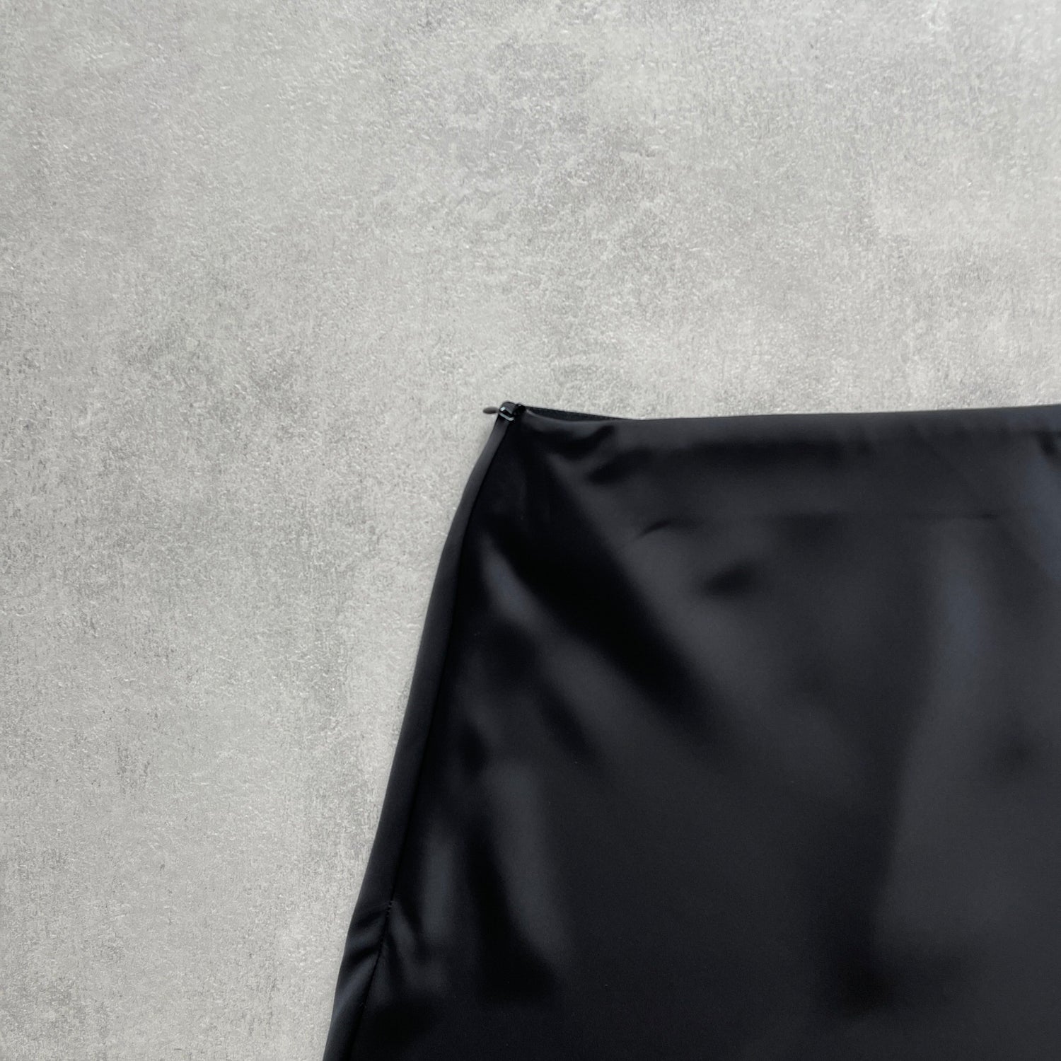 style up relax satin flare skirt / black
