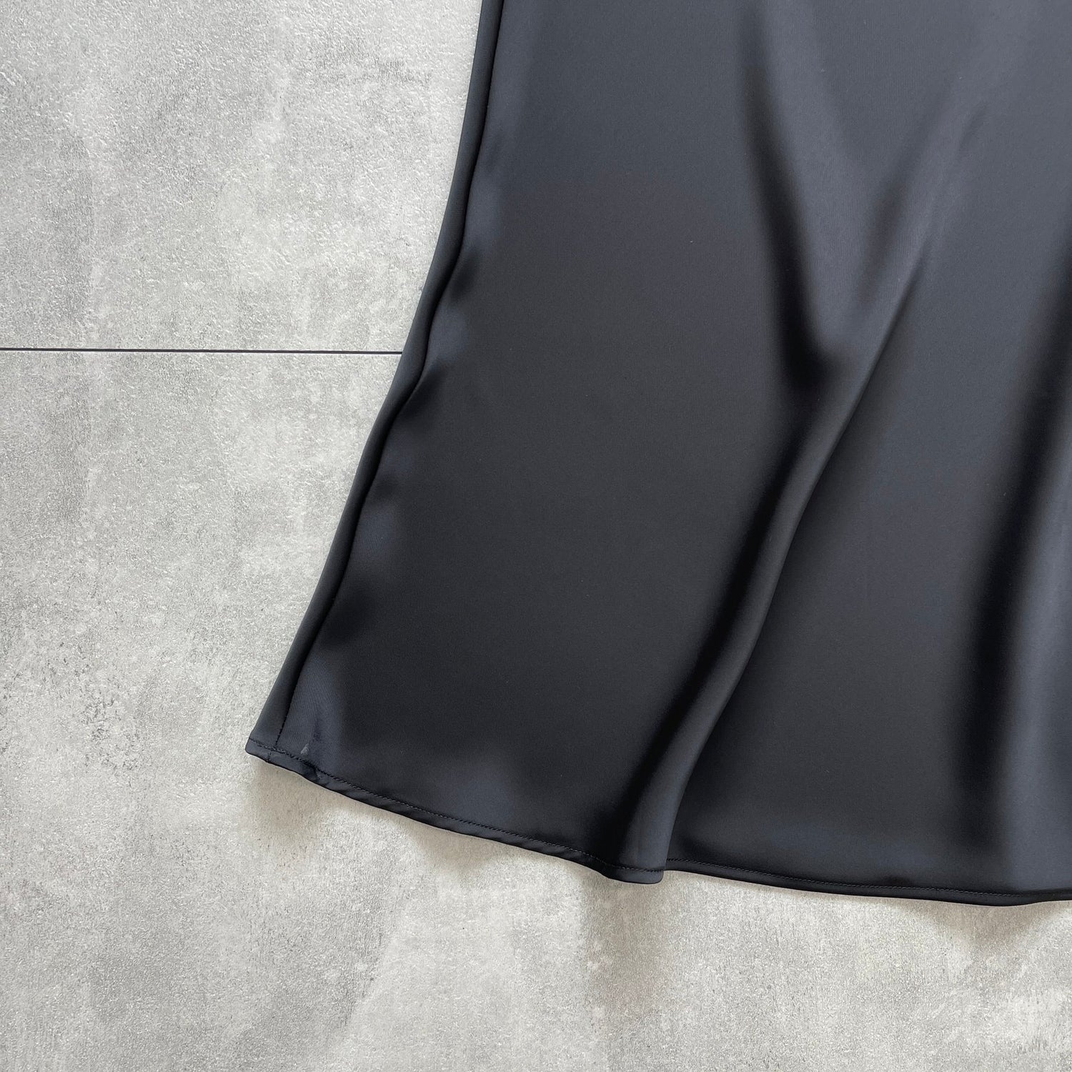 style up relax satin flare skirt / black