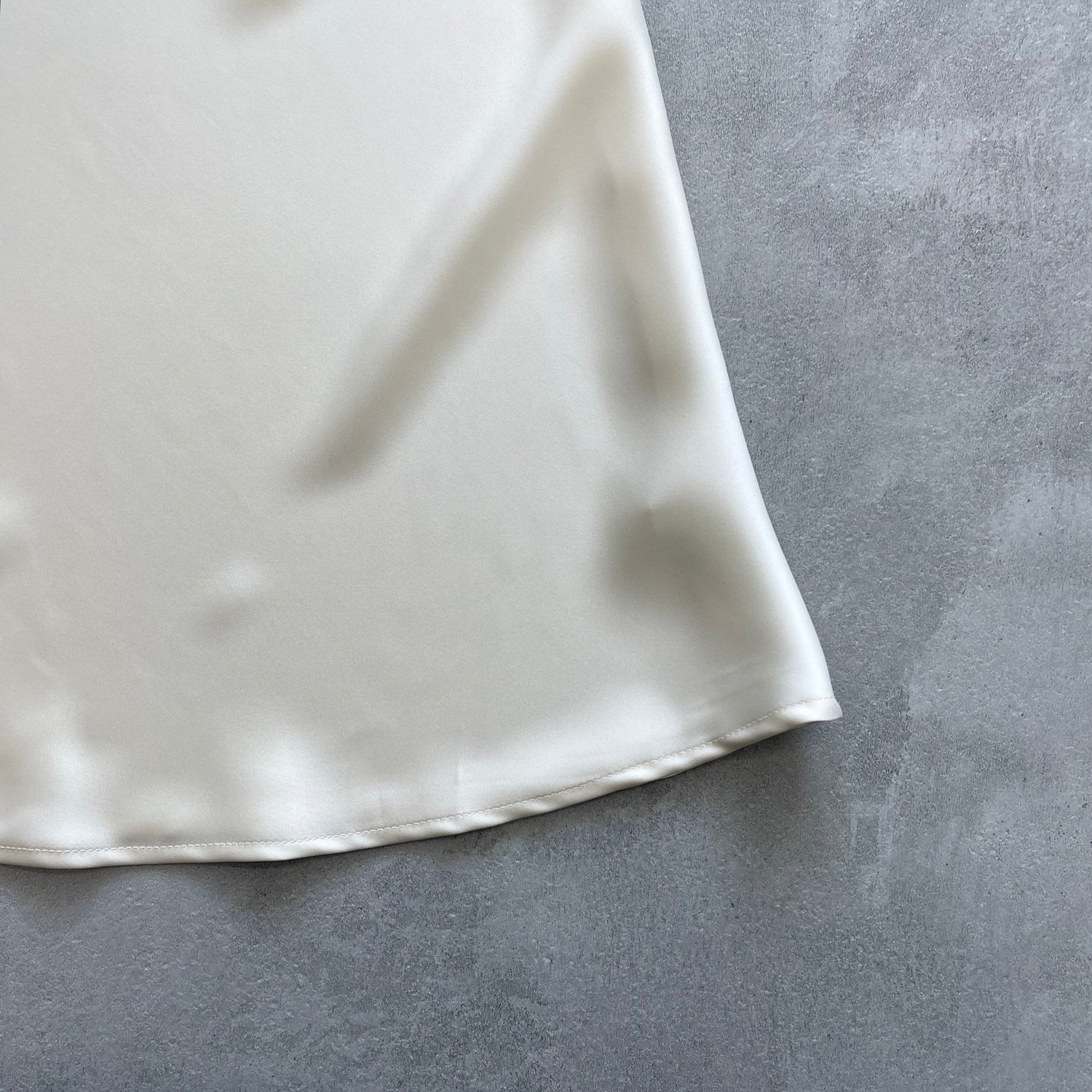 style up relax satin flare skirt / ivory