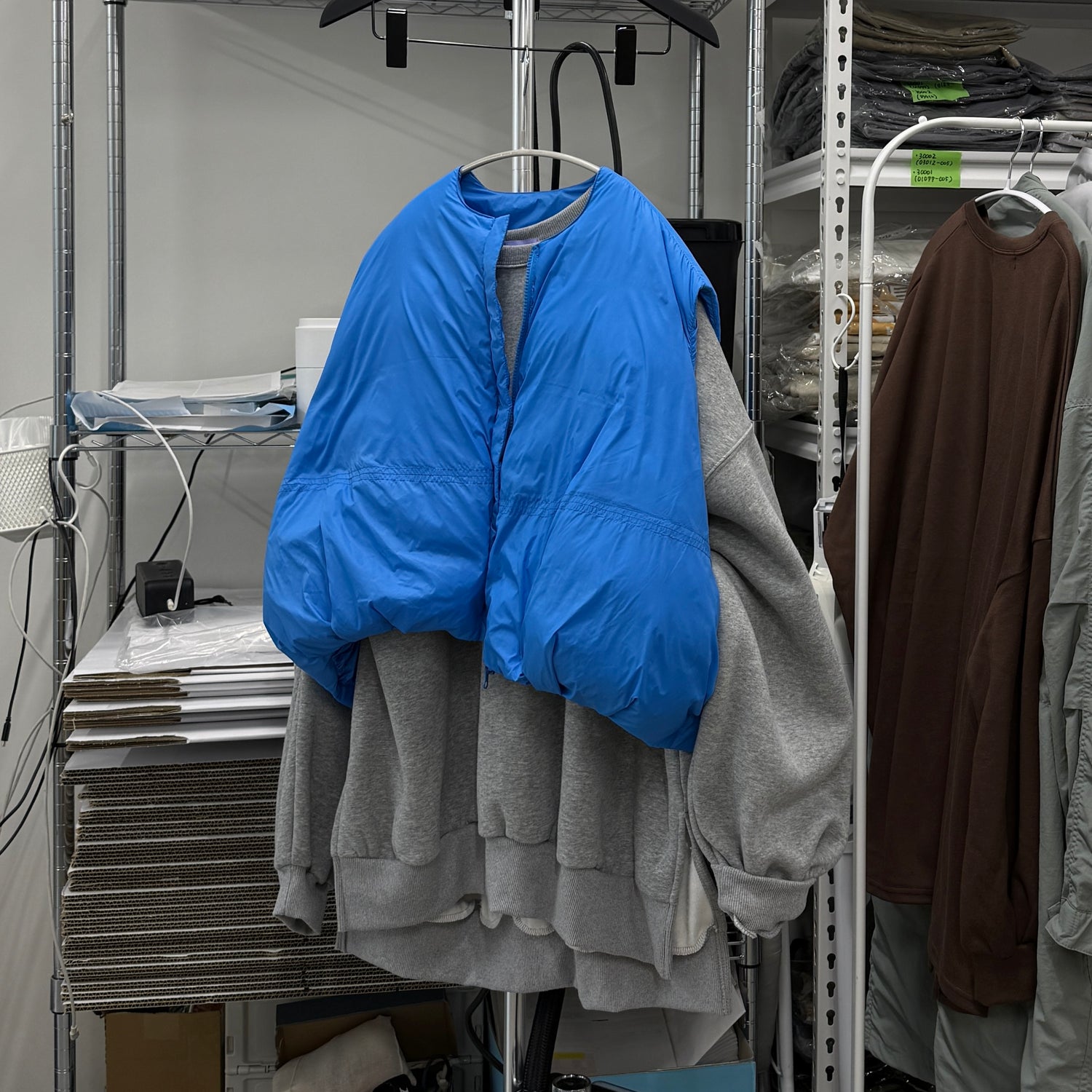 egg down vest / blue