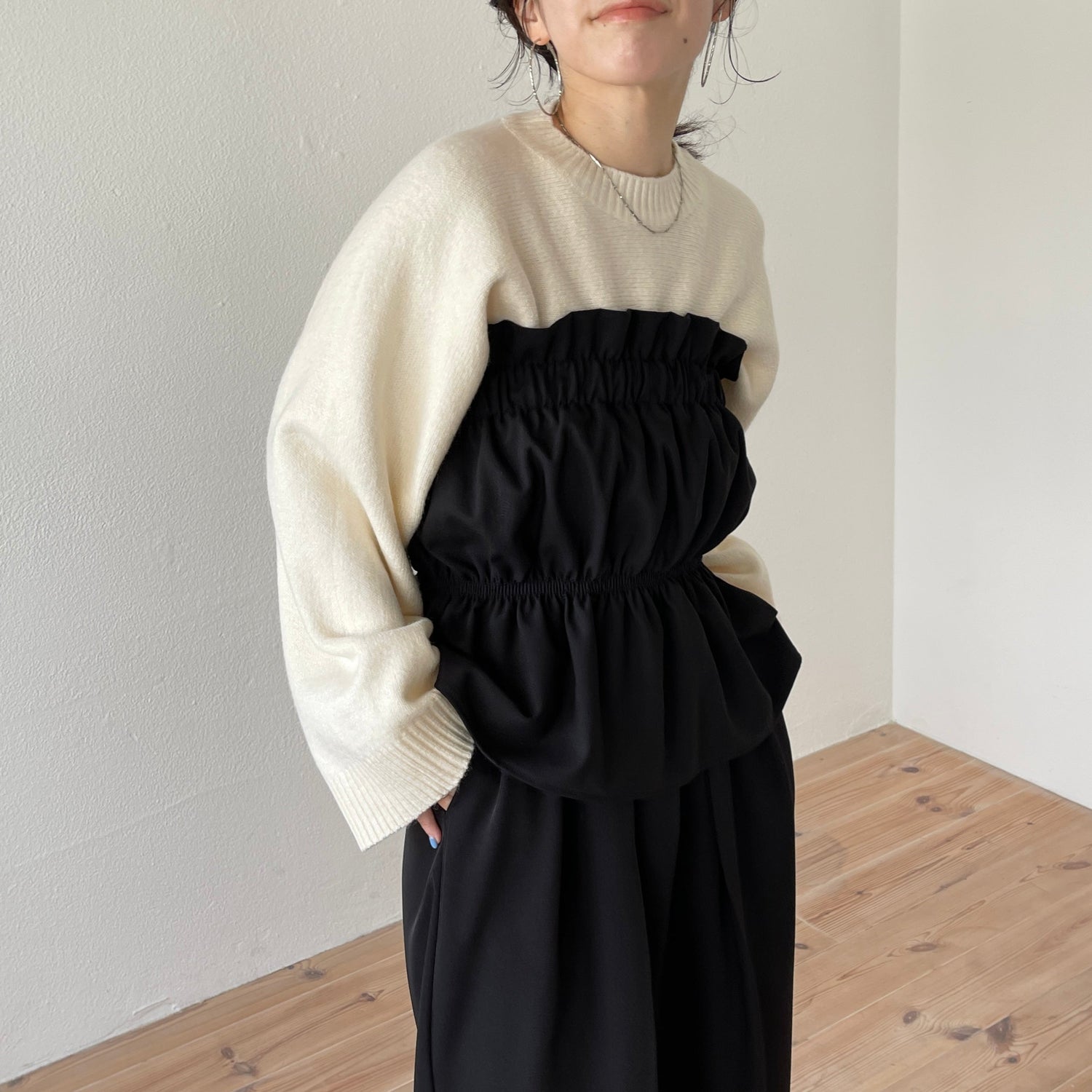 plus one nylon bustier / black (シャカシャカナイロン素材)