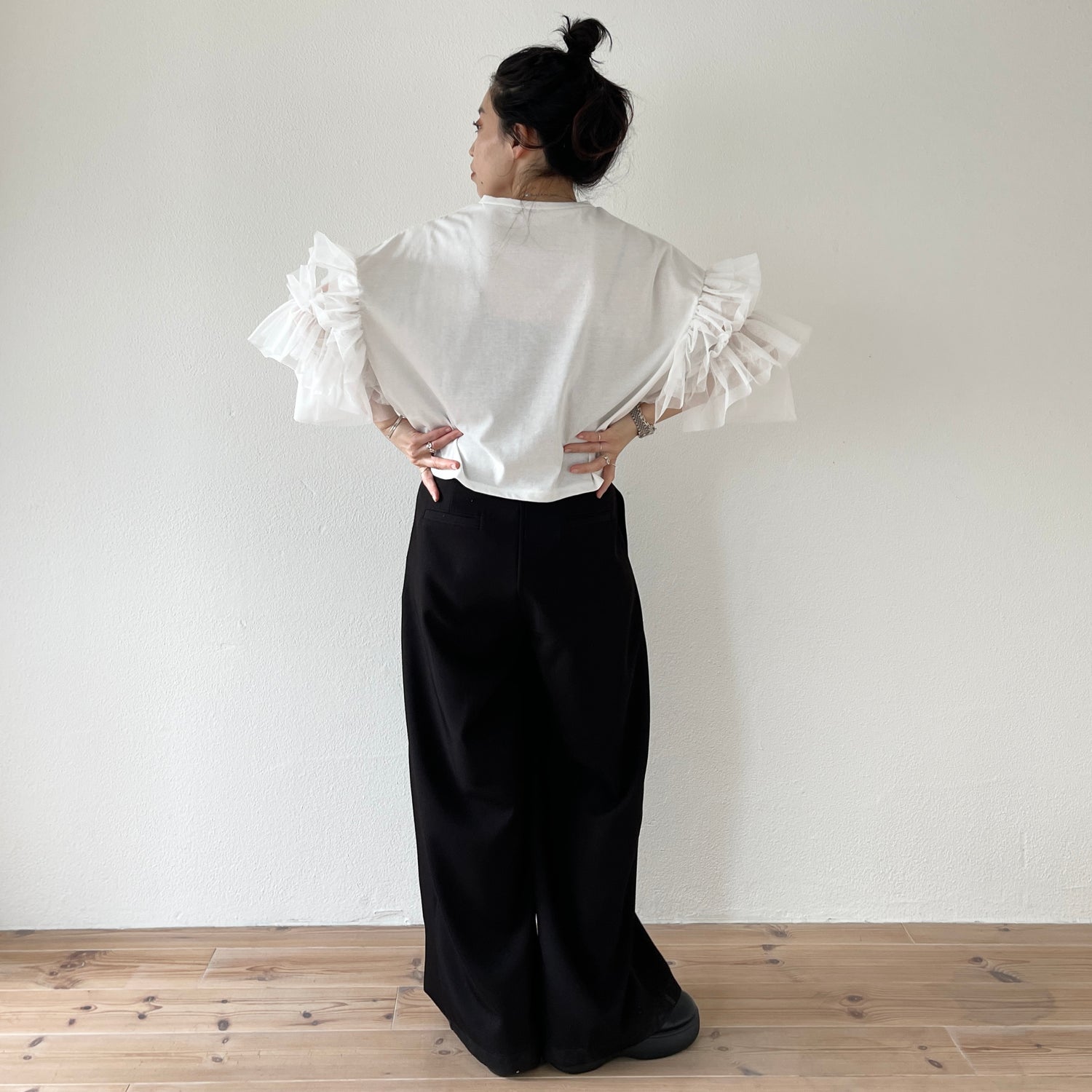 cheer frill tee / ivory