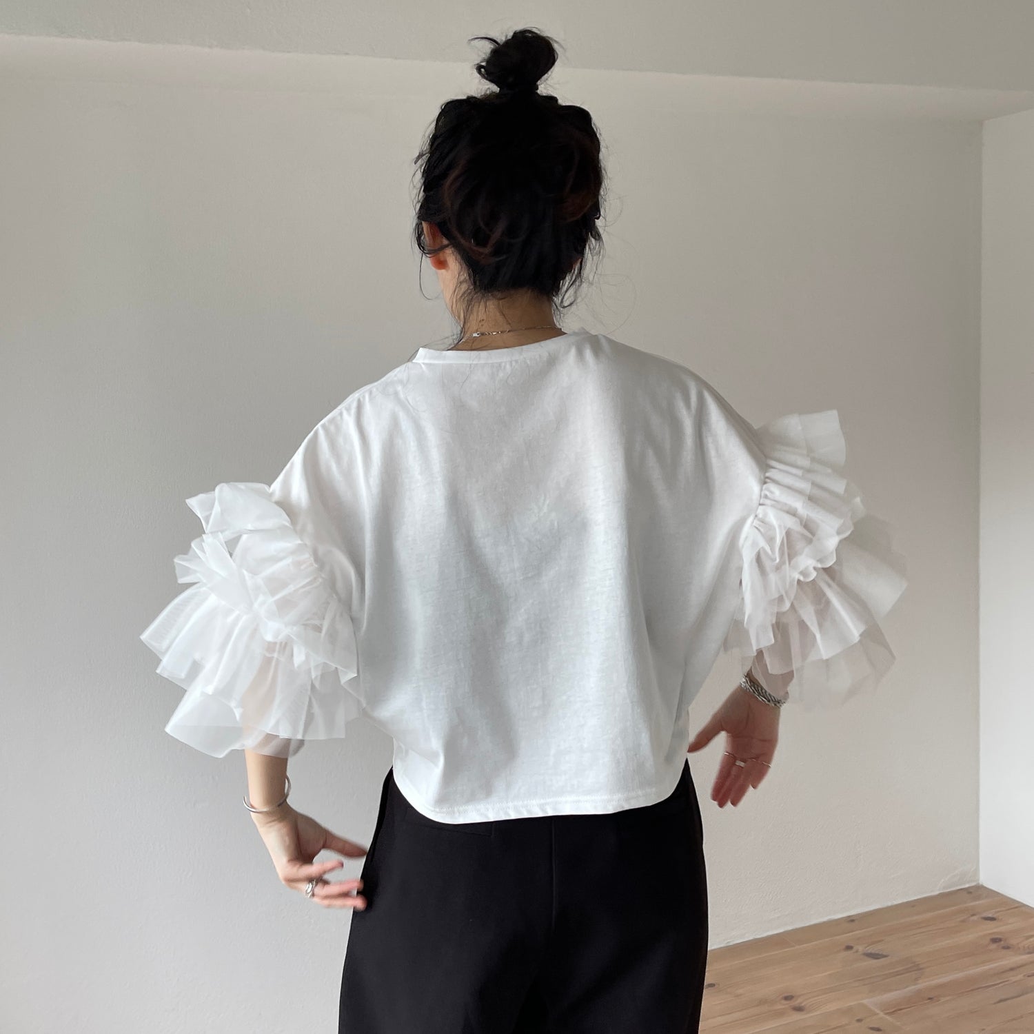 cheer frill tee / ivory
