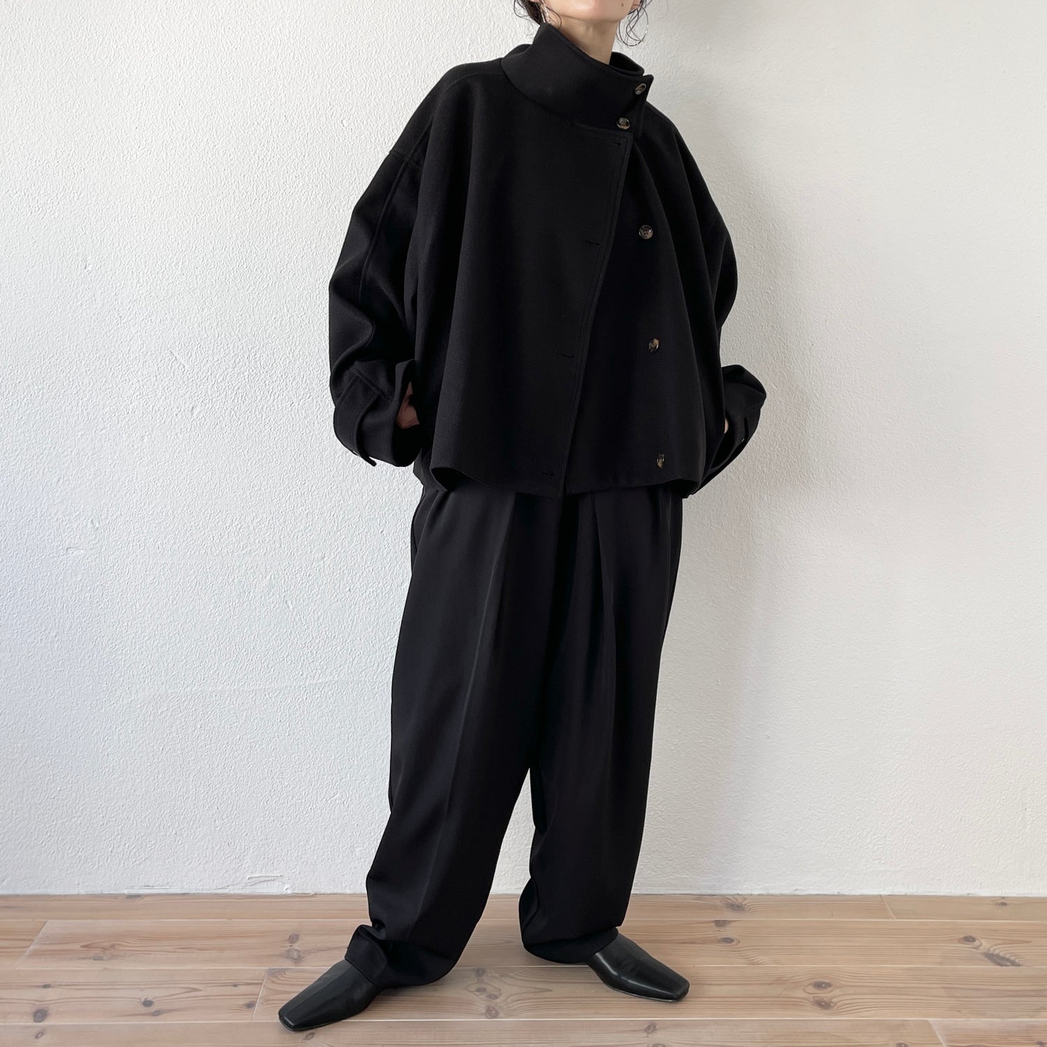 smooth touch stand neck short coat / black