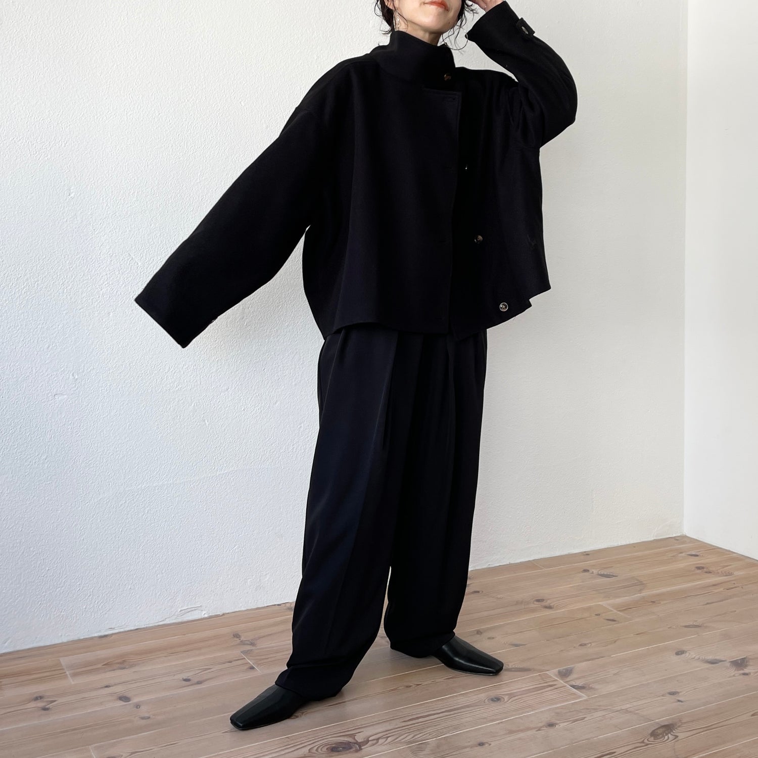 smooth touch stand neck short coat / black
