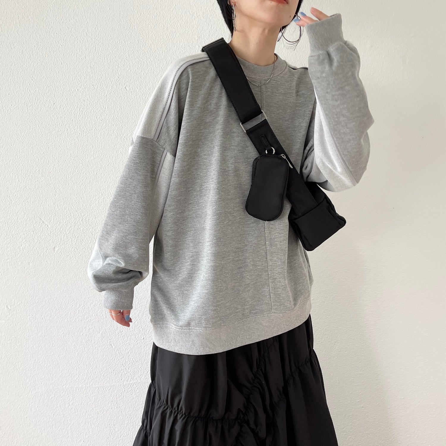 volume sleeve piping sweat / gray