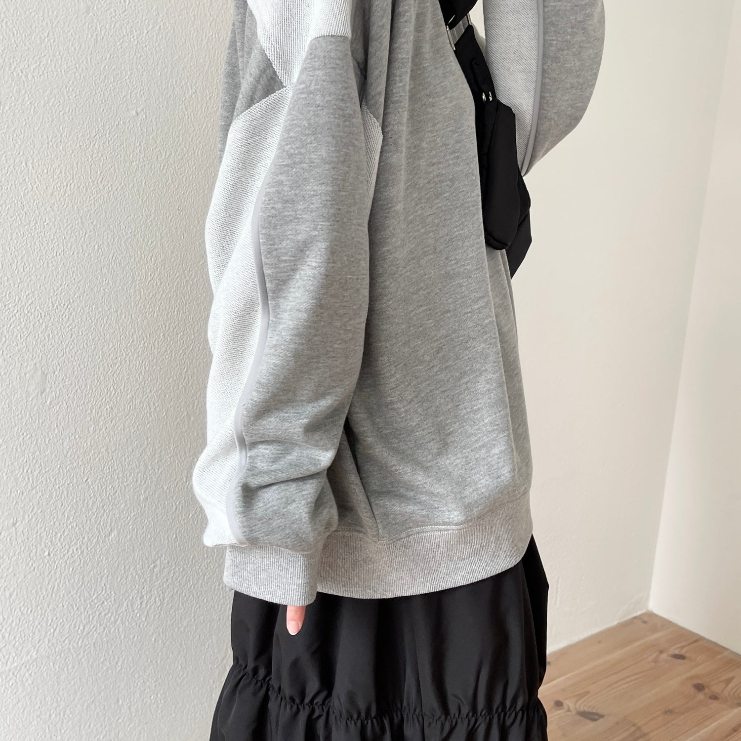 volume sleeve piping sweat / gray