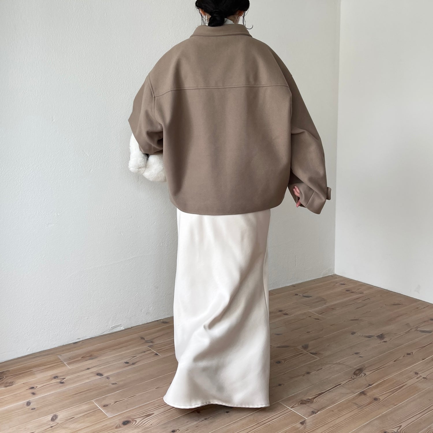 smooth touch stand neck short coat / beige