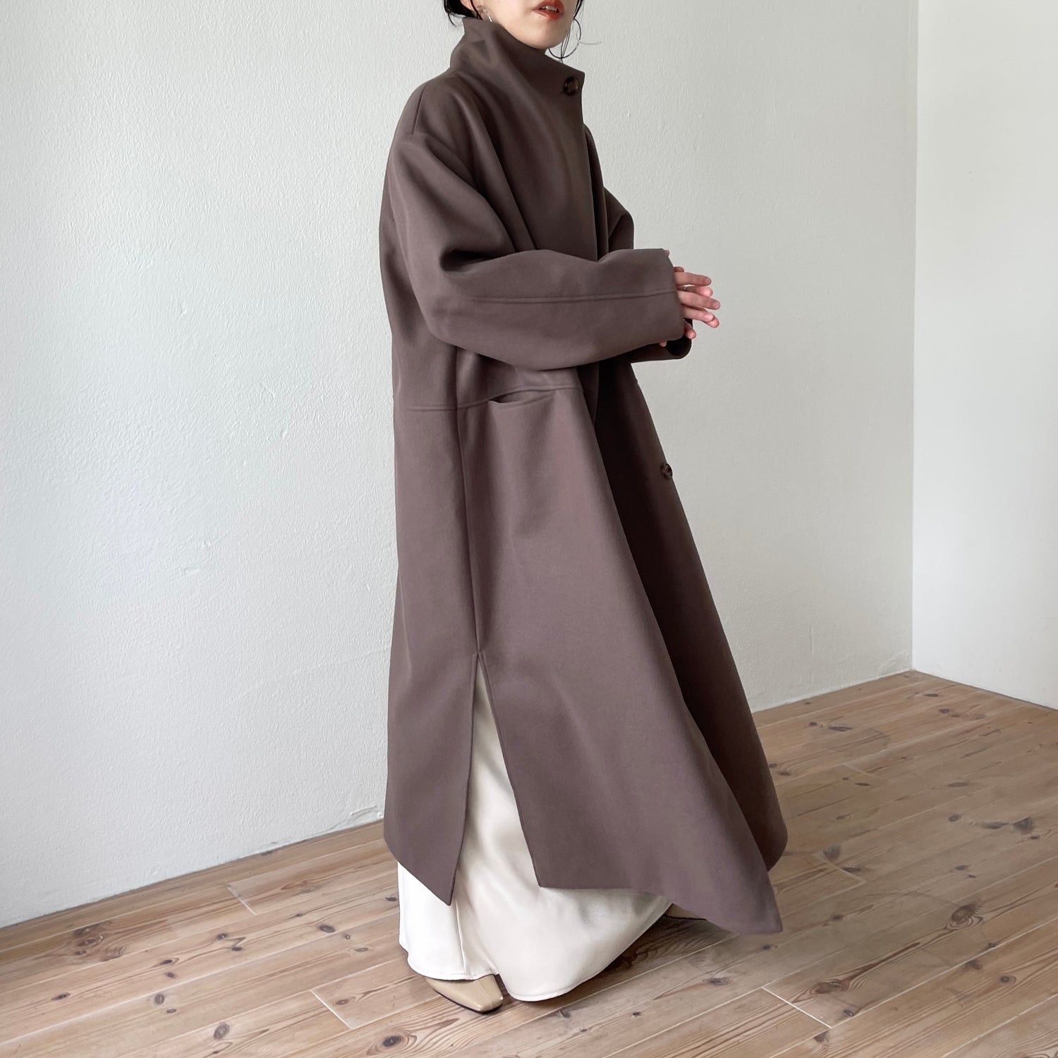 smooth touch stand neck long coat / moca