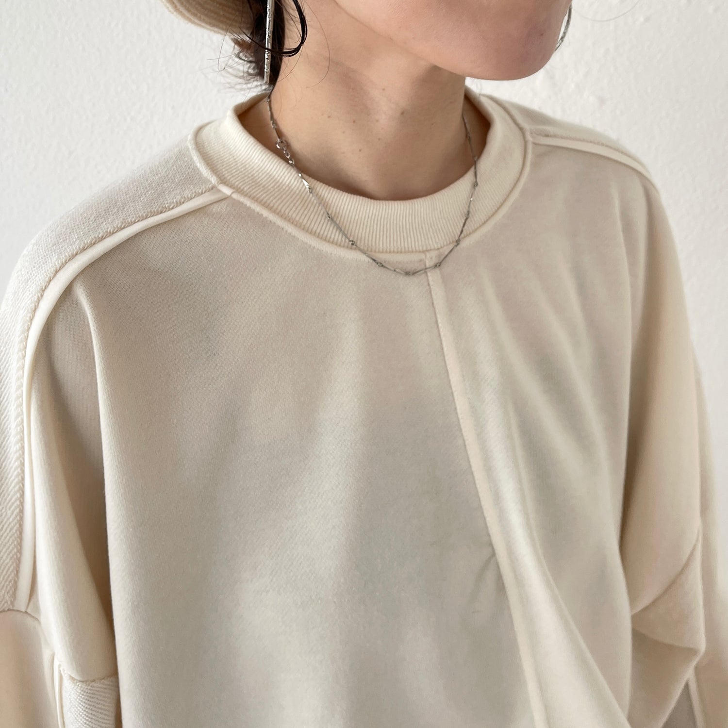 volume sleeve piping sweat / ivory