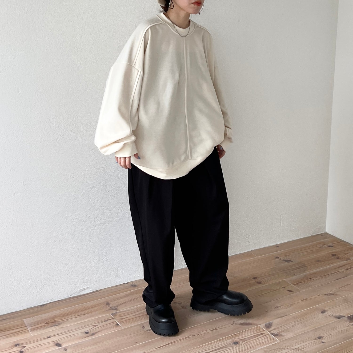 volume sleeve piping sweat / ivory