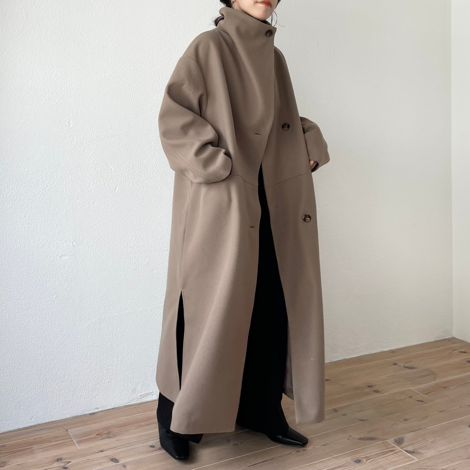 smooth touch stand neck long coat / beige