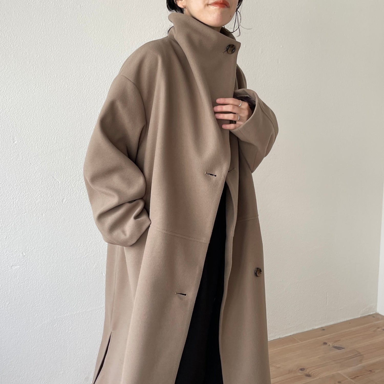 smooth touch stand neck long coat / beige