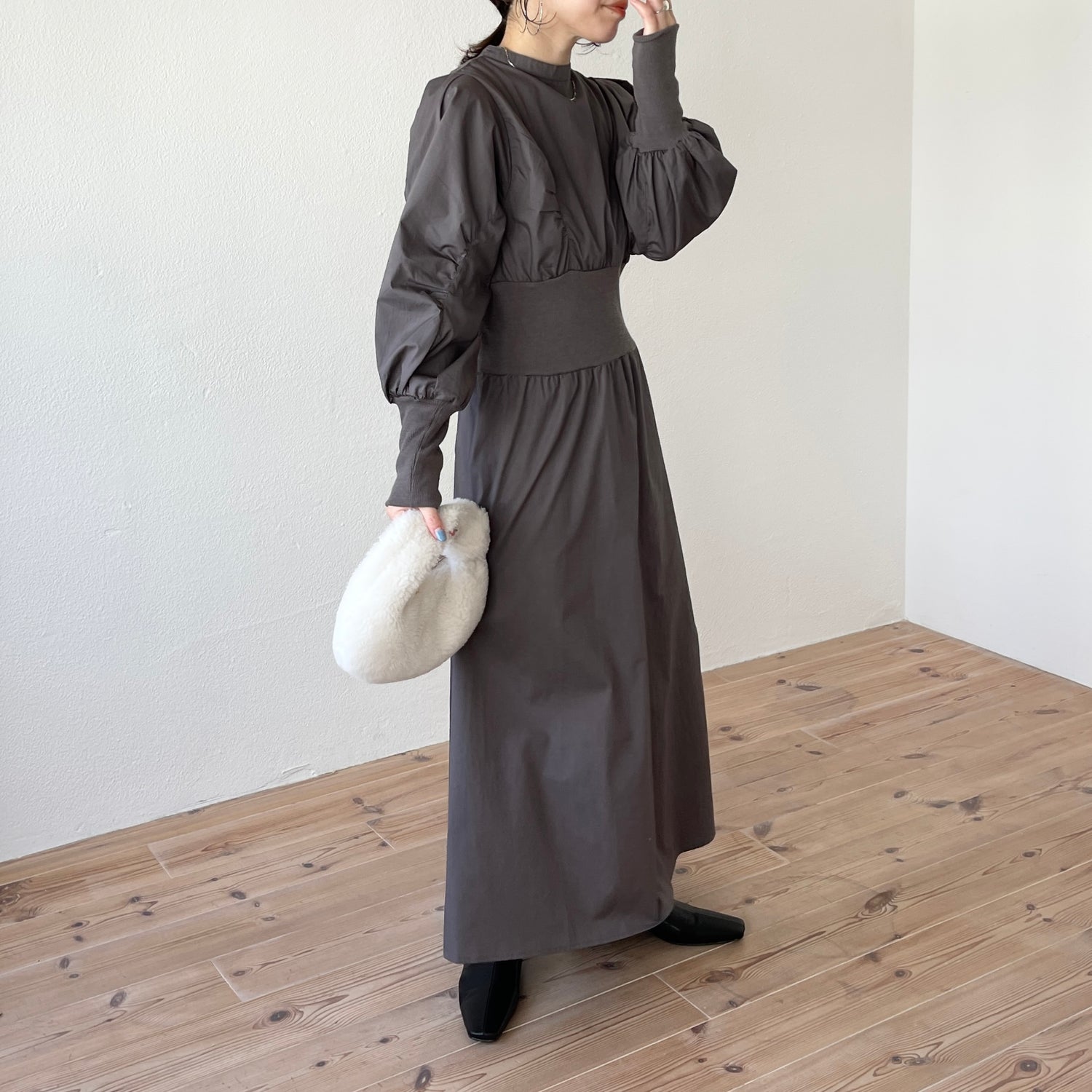 volume sleeve rib one piece / charcoal