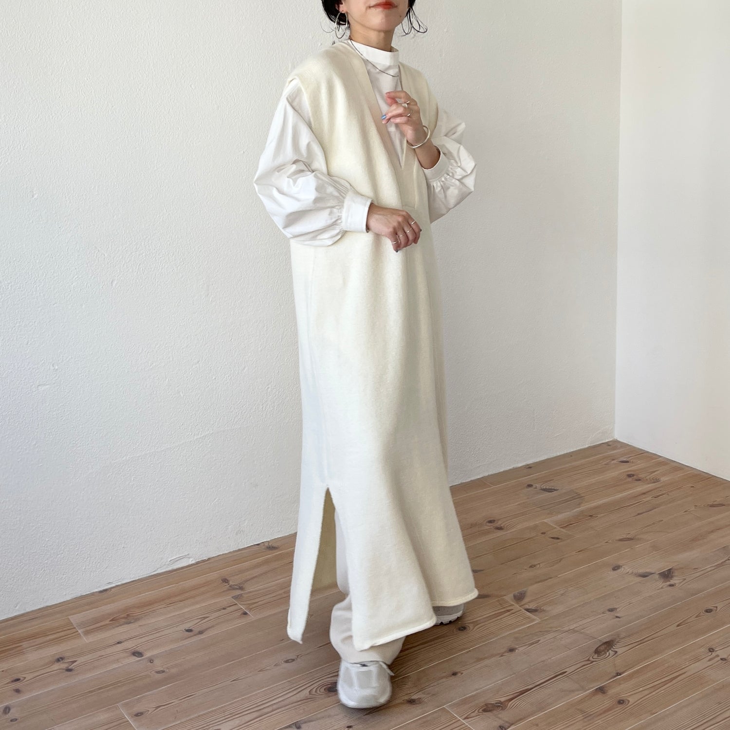 v neck knit vest one piece / ivory