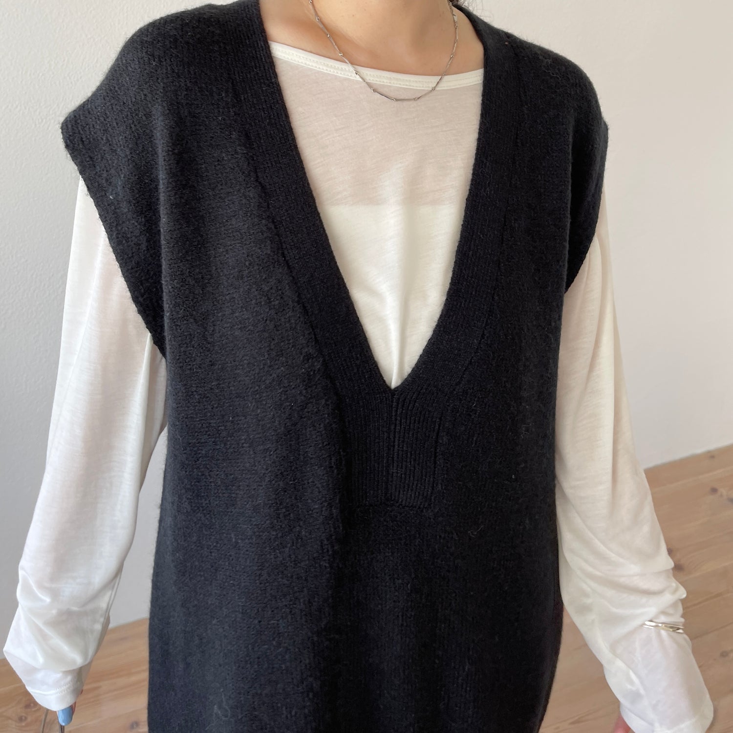 v neck knit vest one piece / black