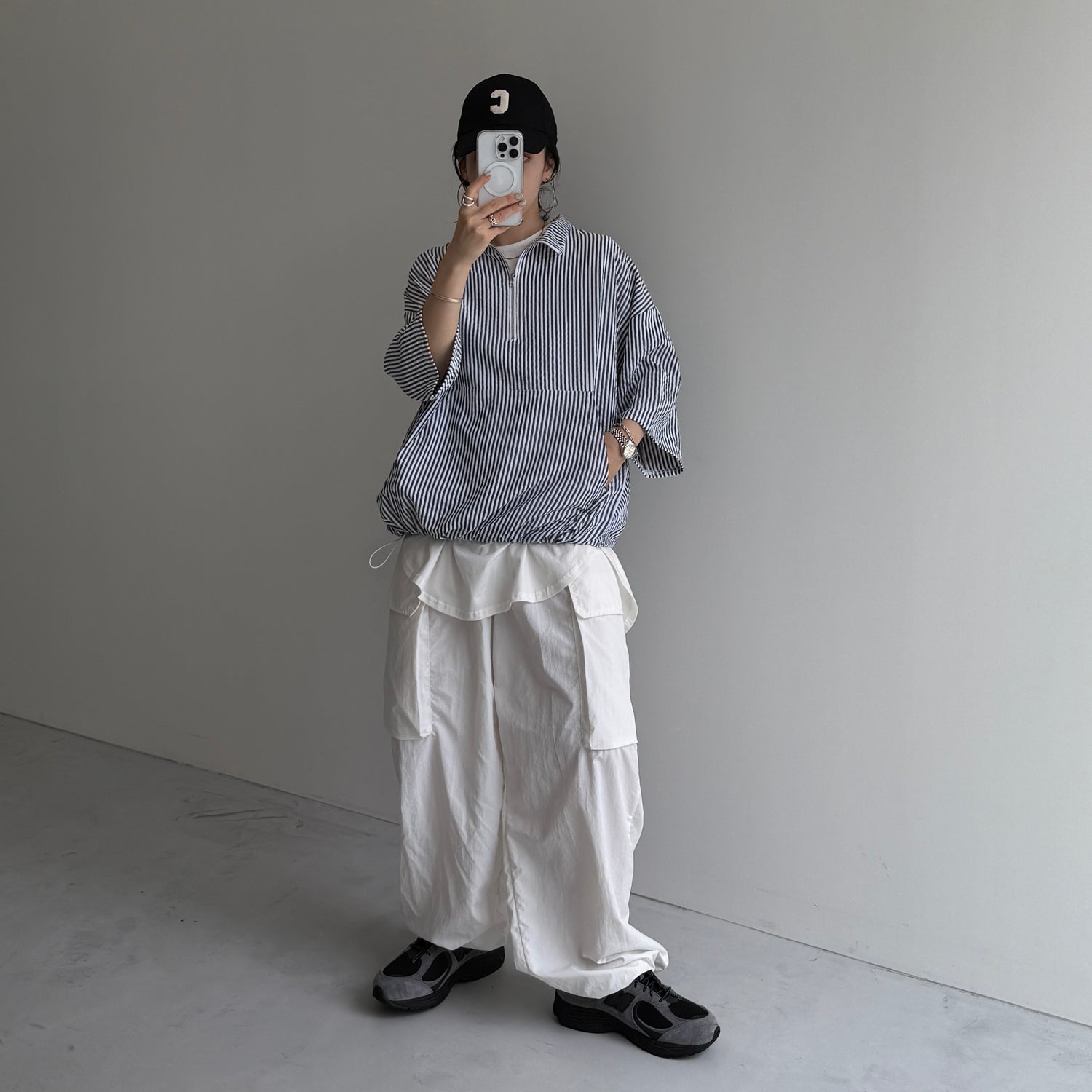 over size half zip holiday PO / black