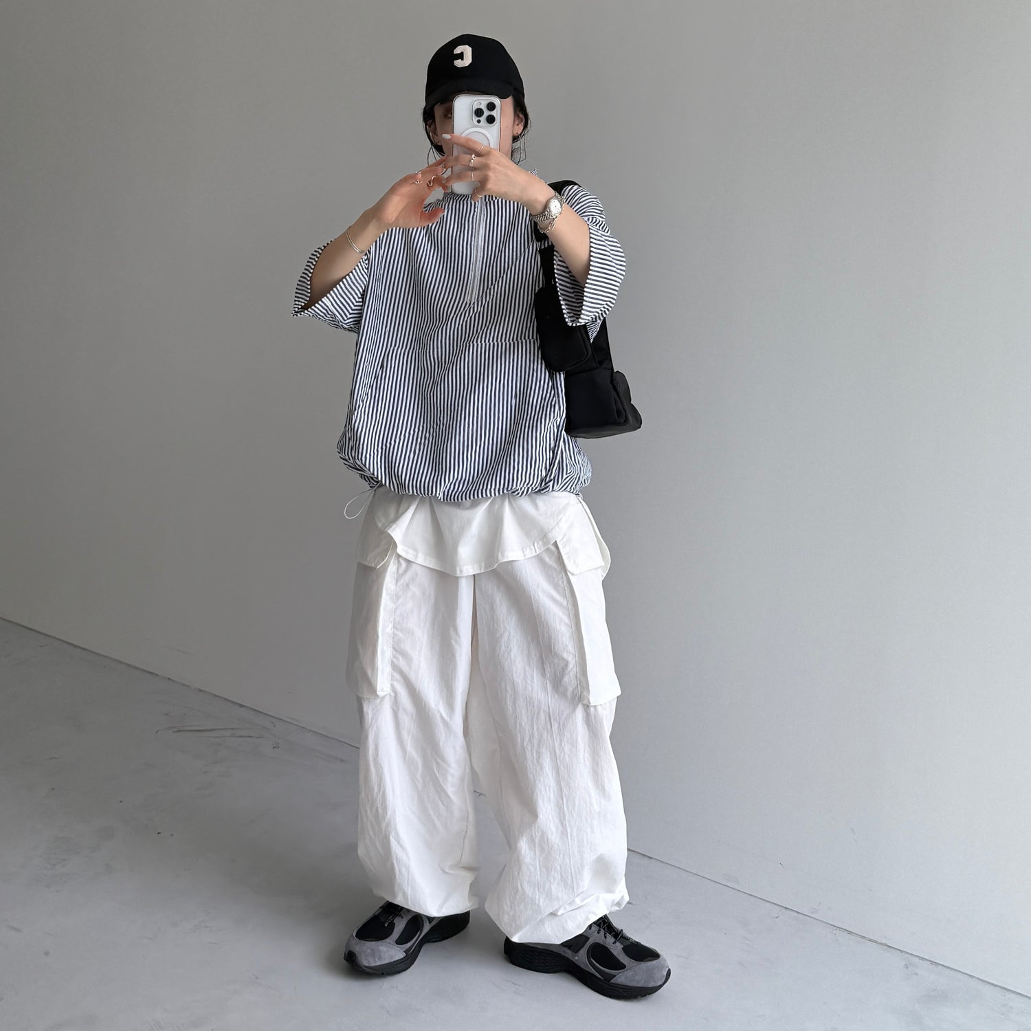 over size half zip holiday PO / black