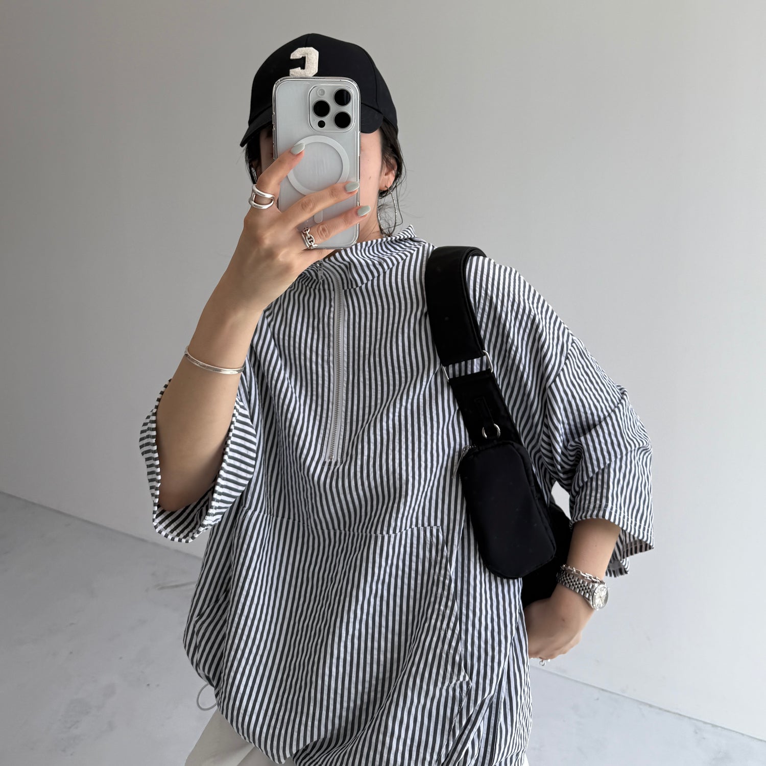 over size half zip holiday PO / black