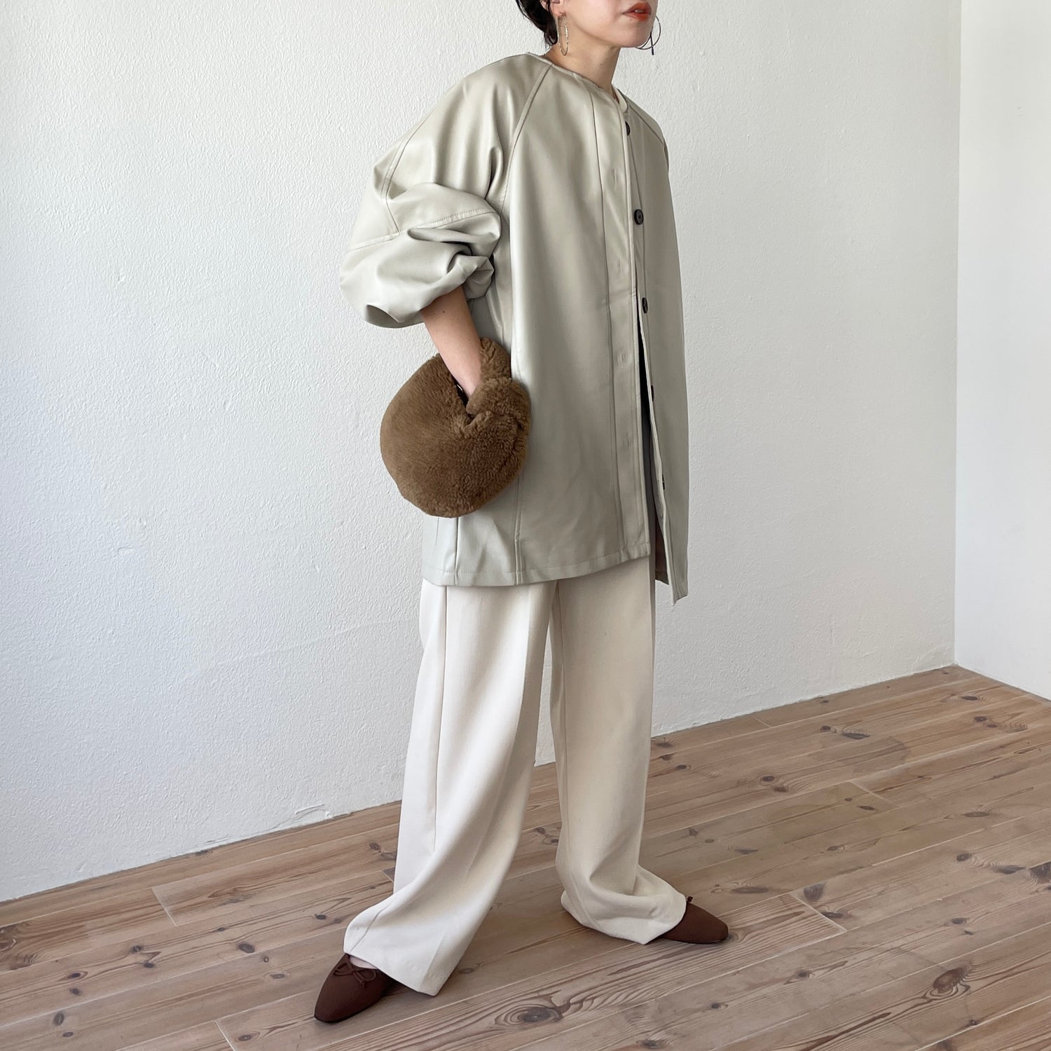 volume sleeve fake leather coat / ivory