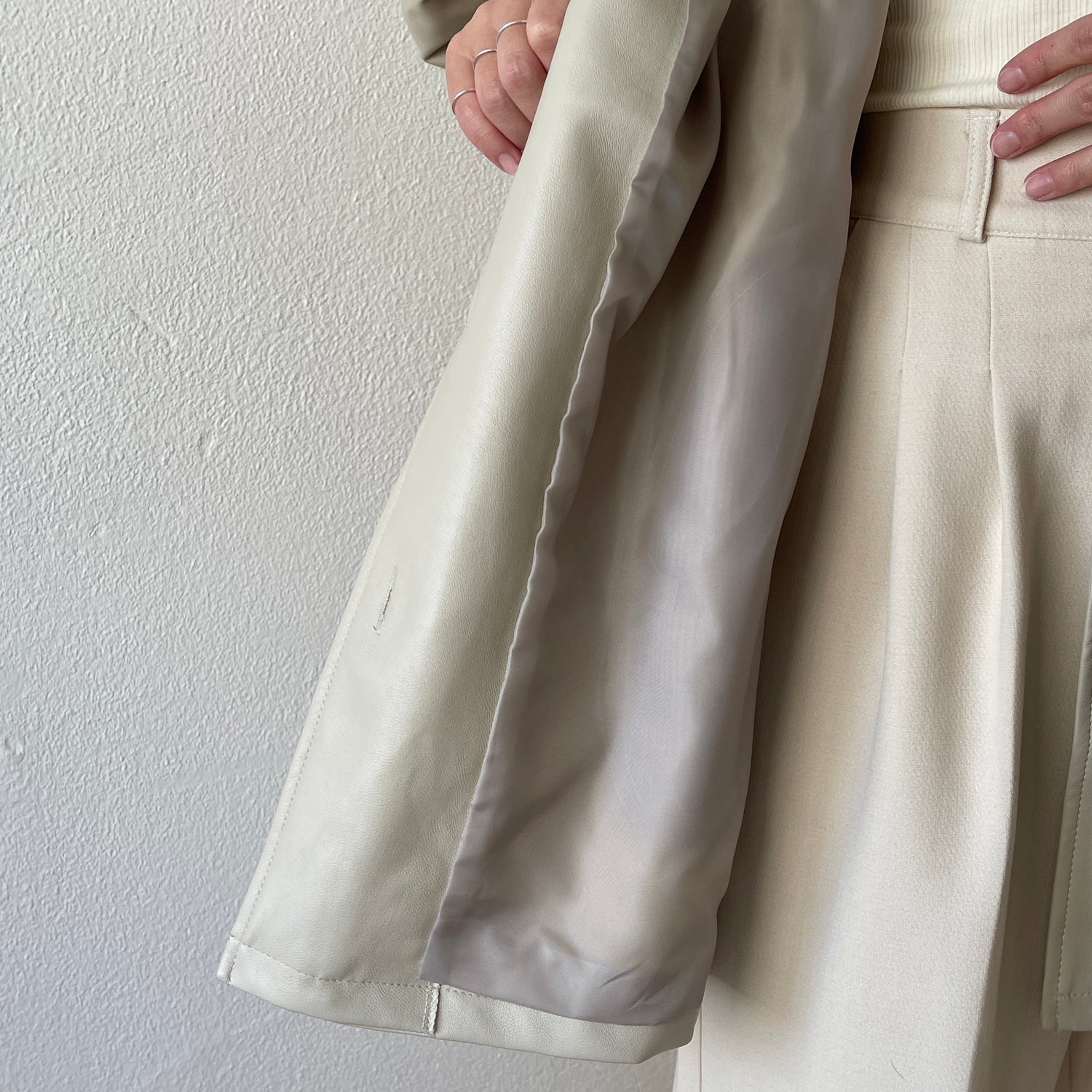volume sleeve fake leather coat / ivory