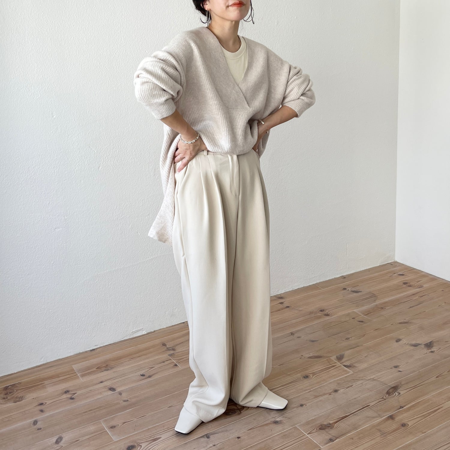 over size v neck loose knit / ivory