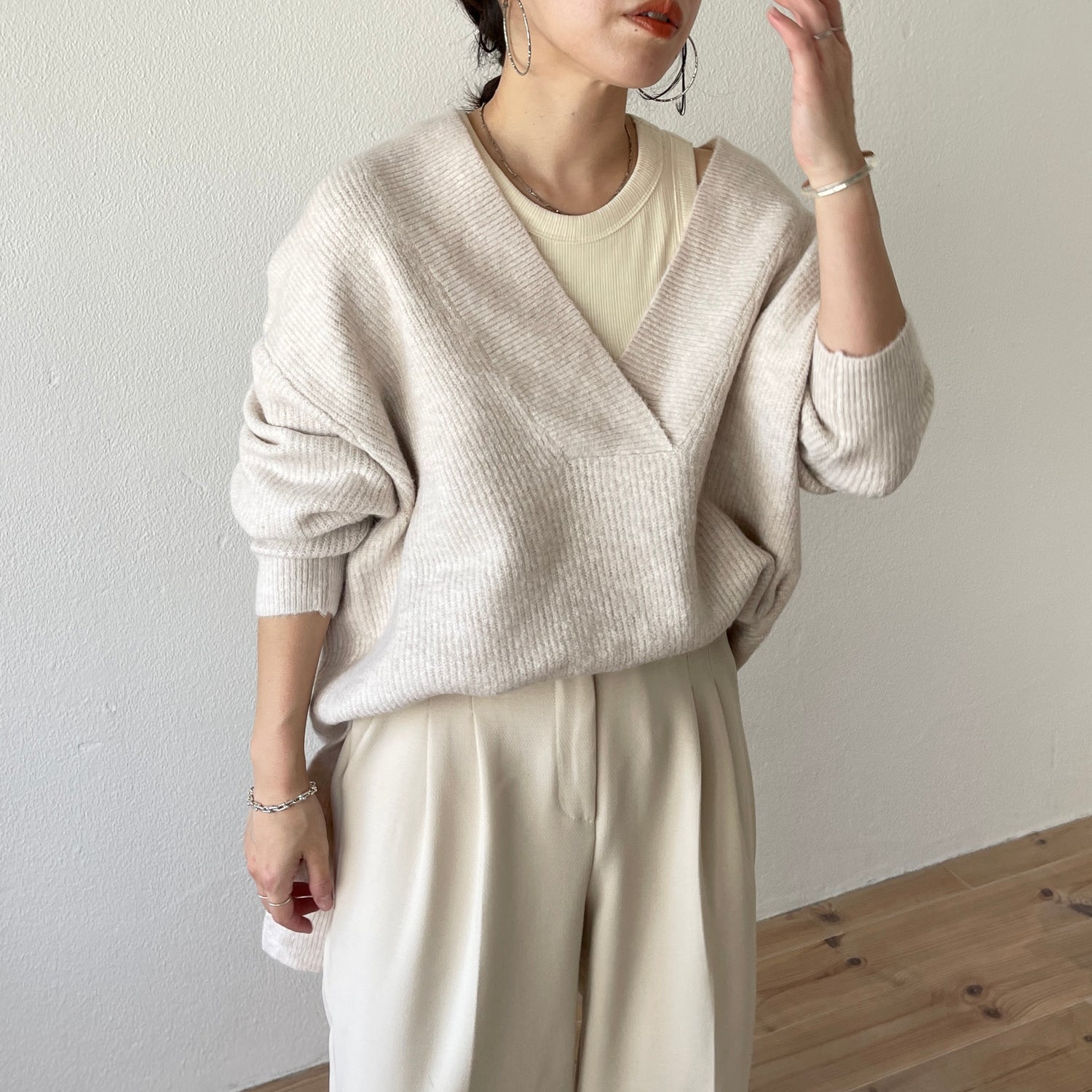 over size v neck loose knit / ivory