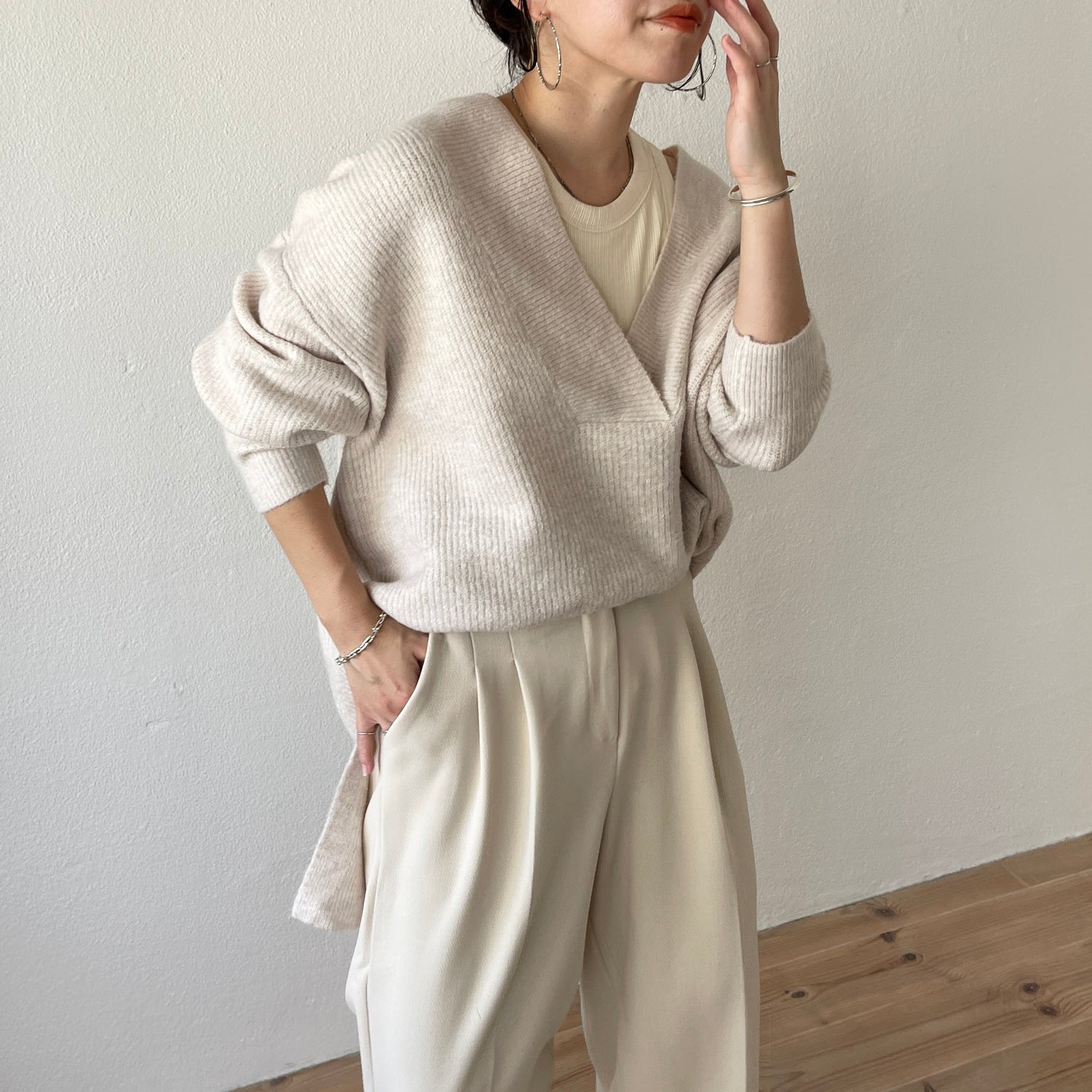 over size v neck loose knit / ivory