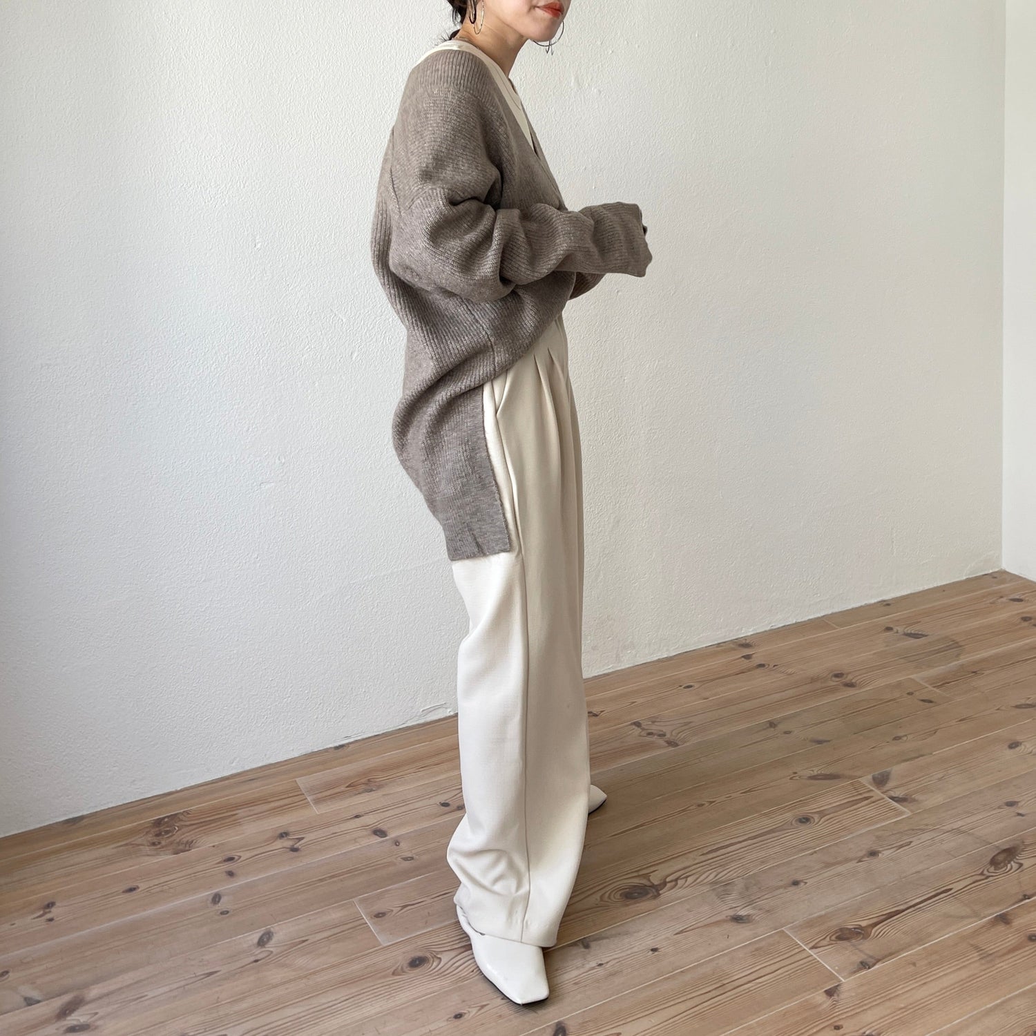 【SAMPLE】over size v neck loose knit / beige