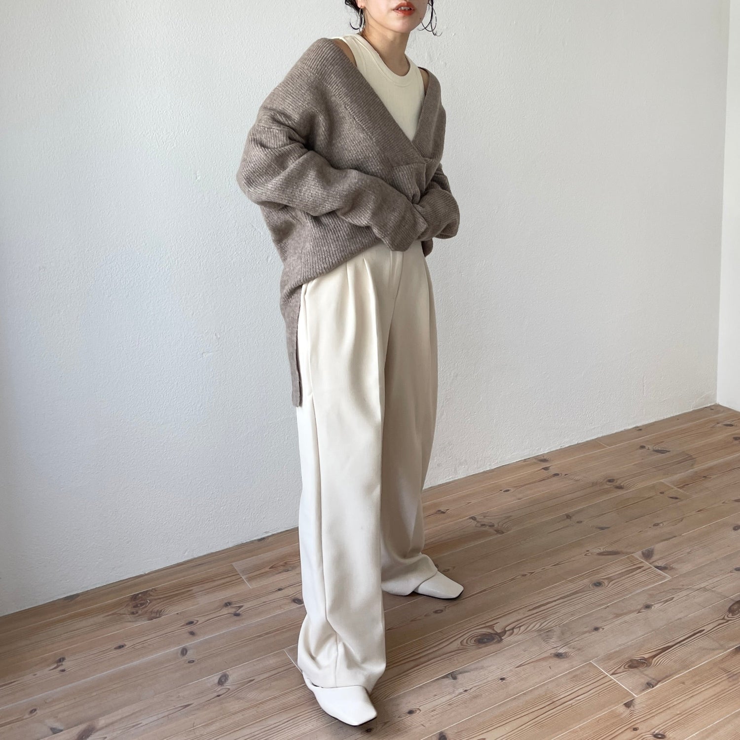 【SAMPLE】over size v neck loose knit / beige