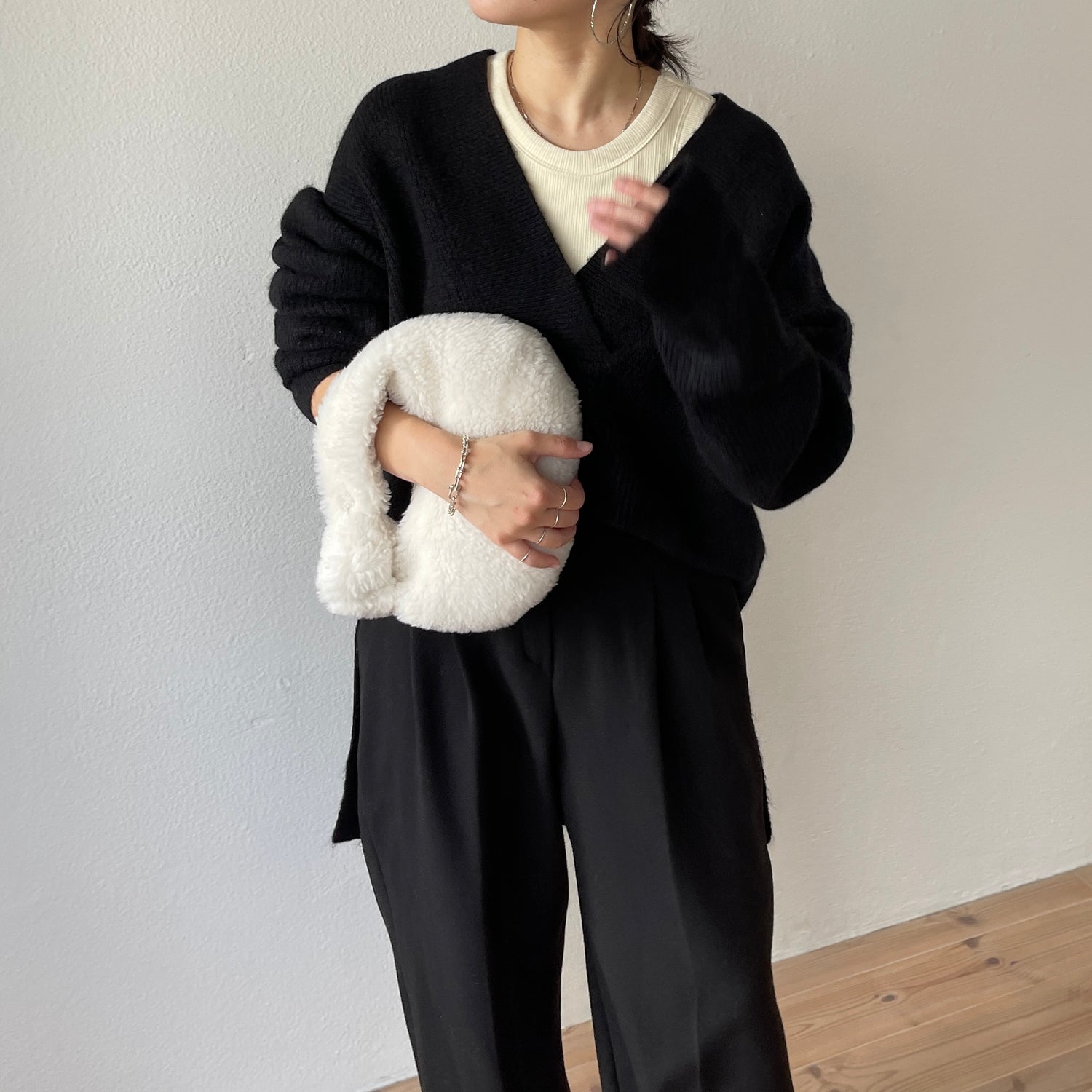 over size v neck loose knit / black