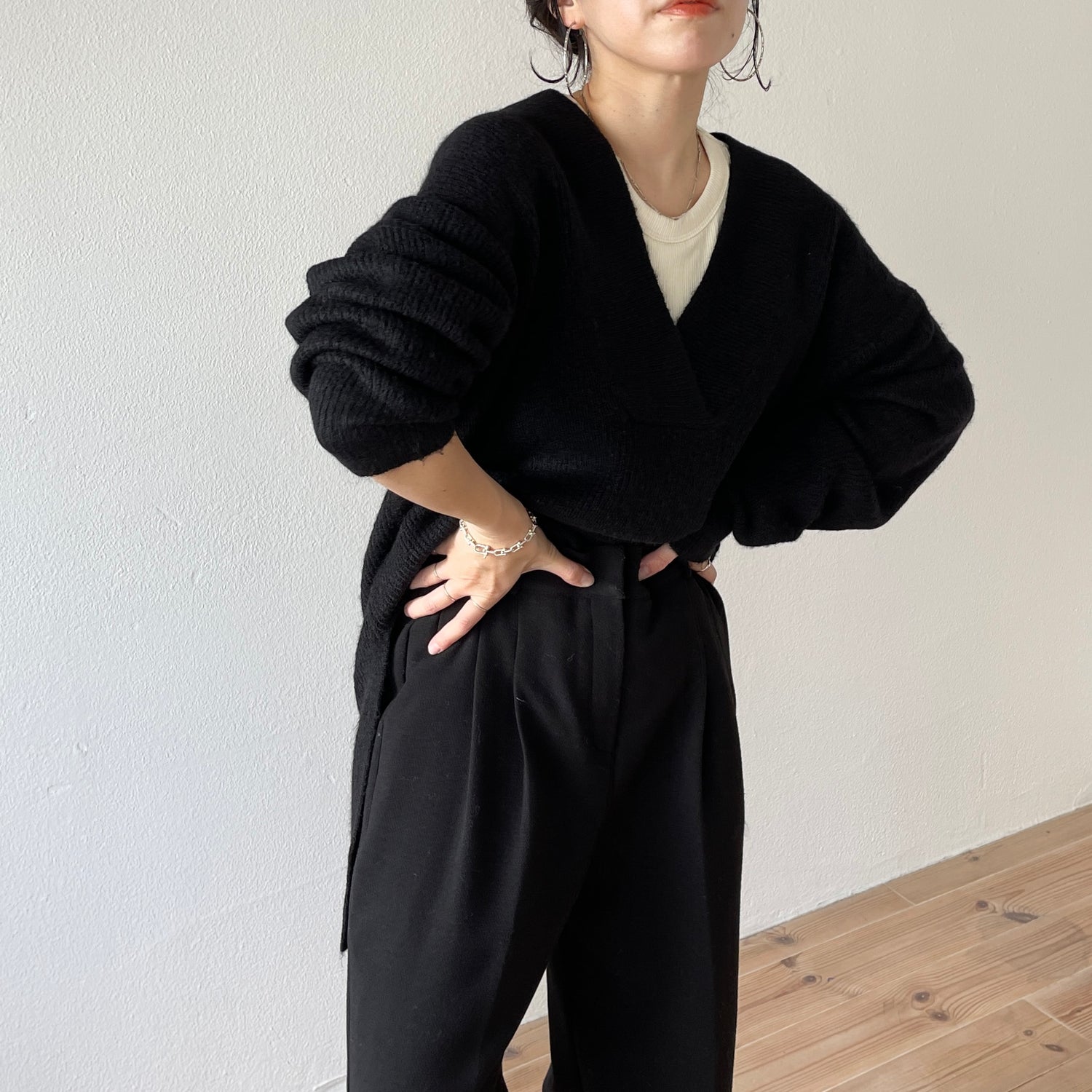 over size v neck loose knit / black