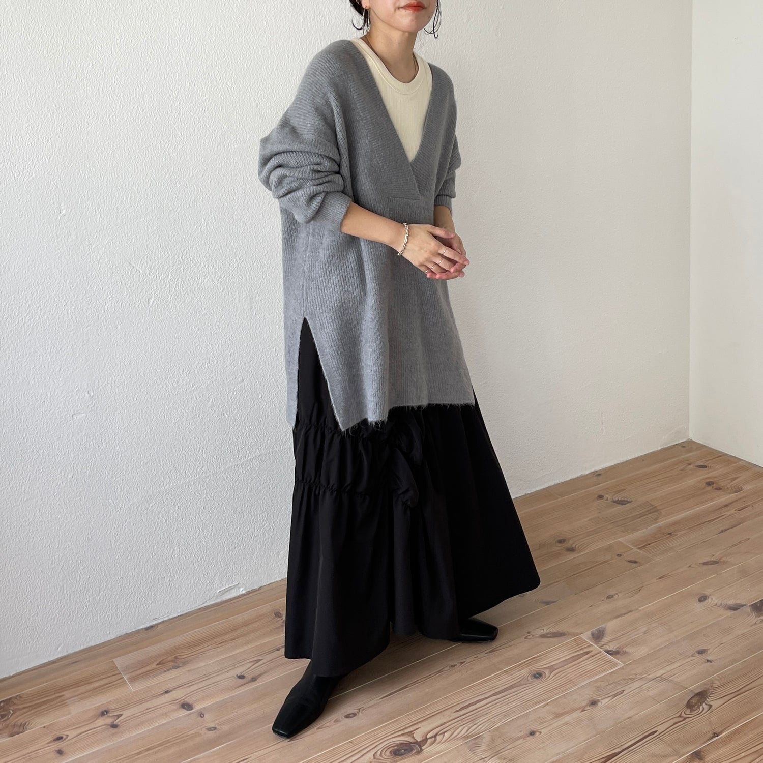over size v neck loose knit / gray